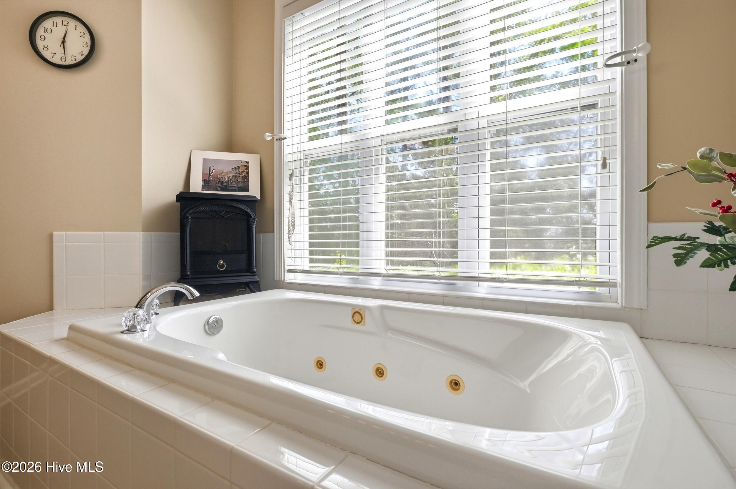 100568042 | Photo 13