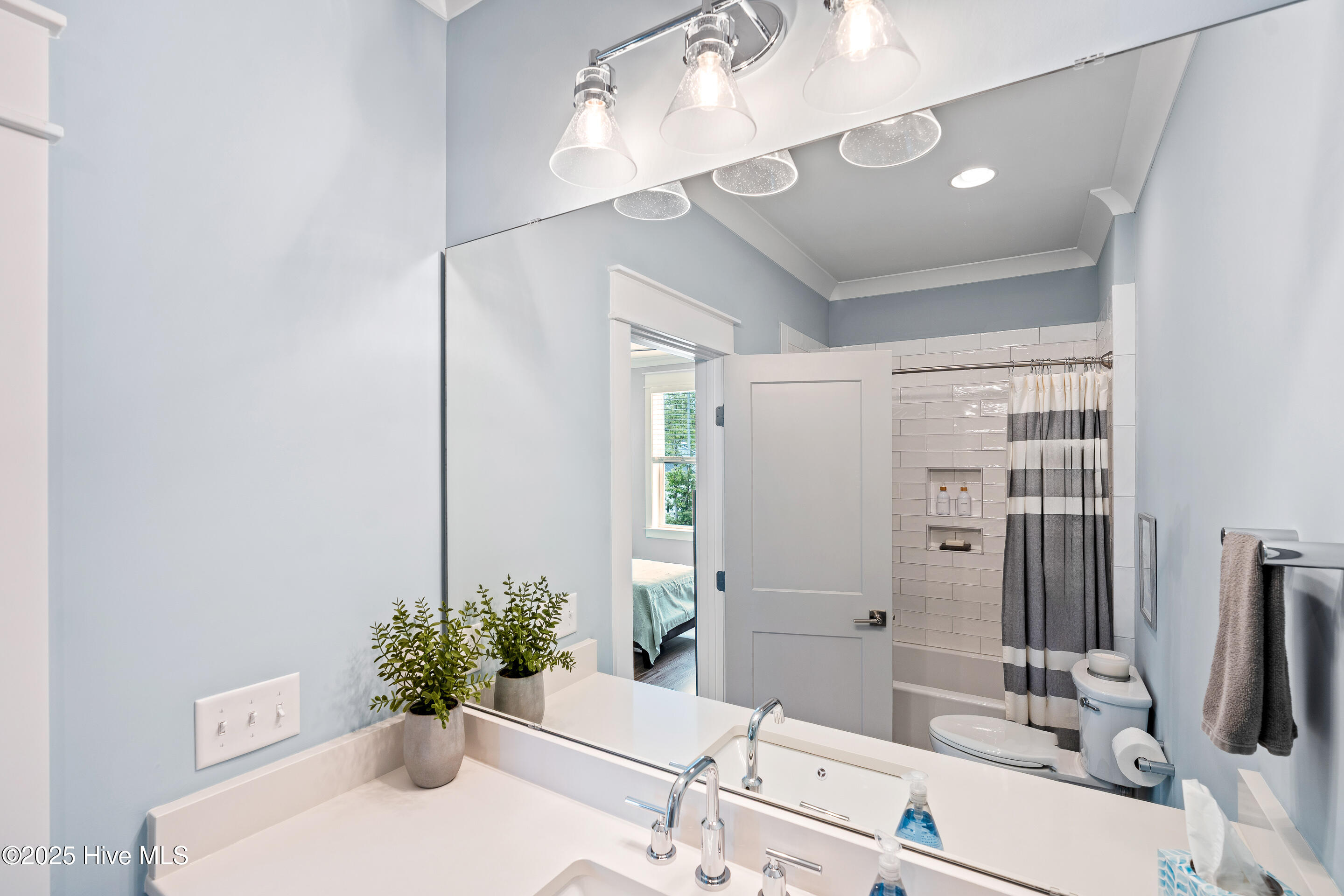 100516528 | Photo 45