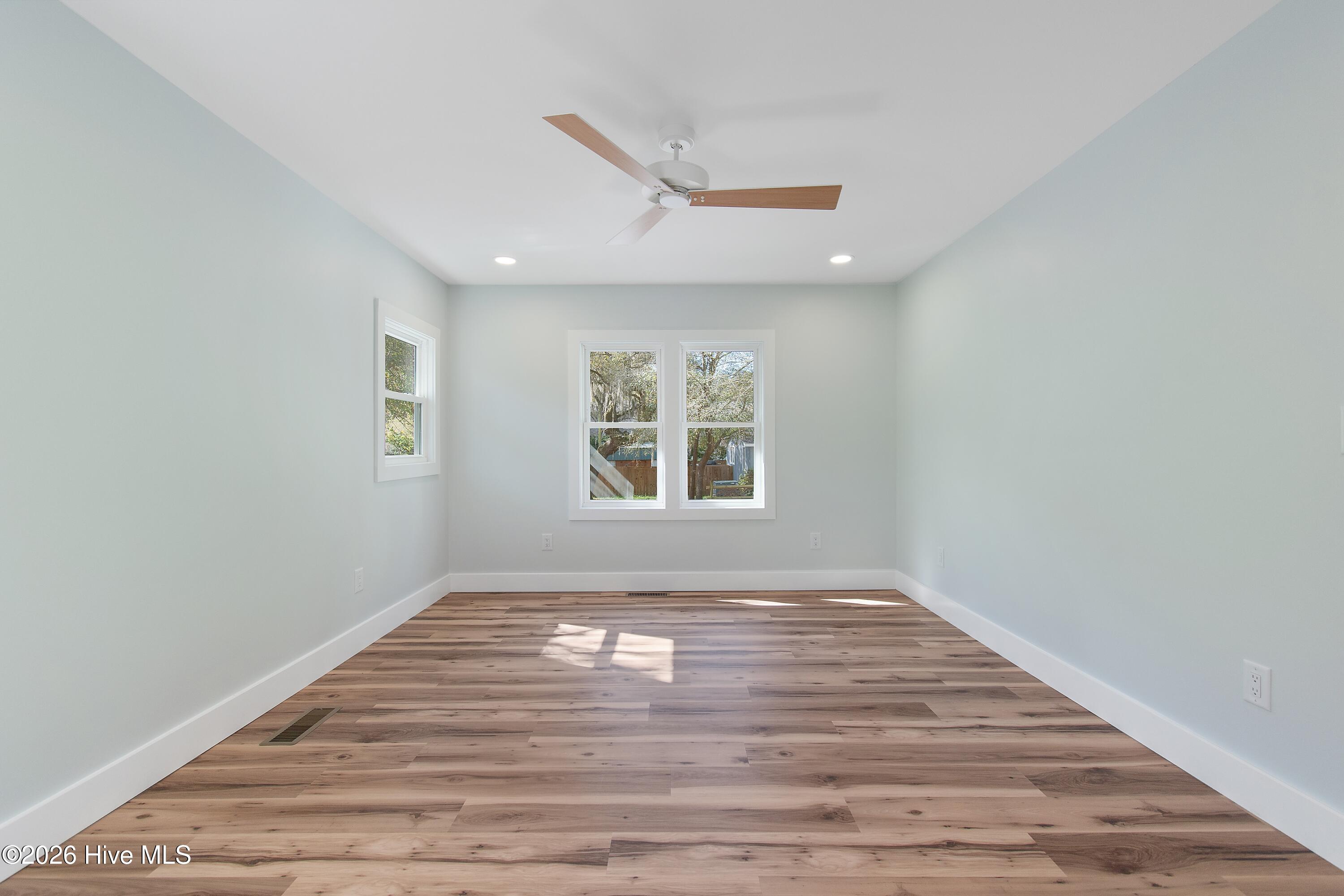 100564131 | Photo 21