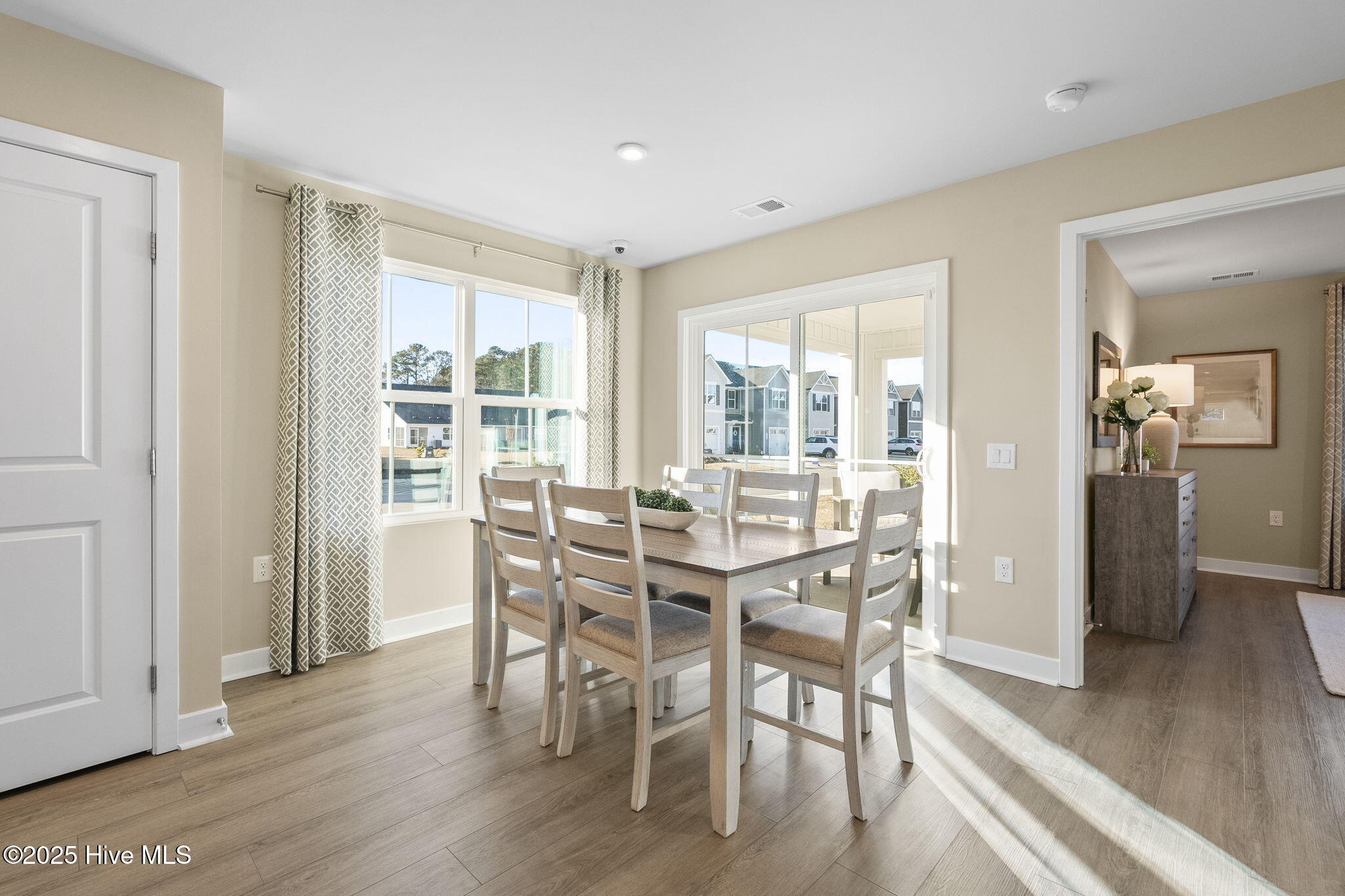 100553115 | Photo 11