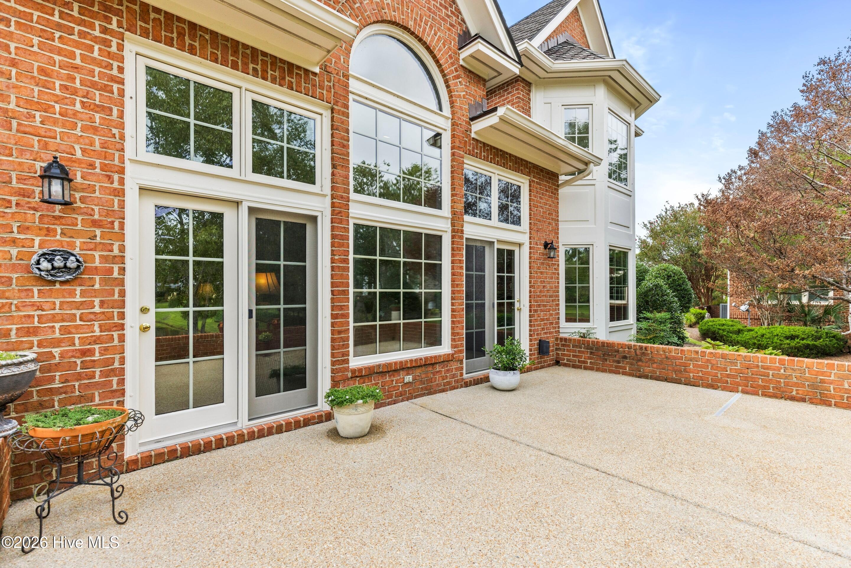 100562190 | Photo 10