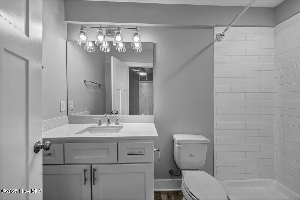 100525304 | Photo 18