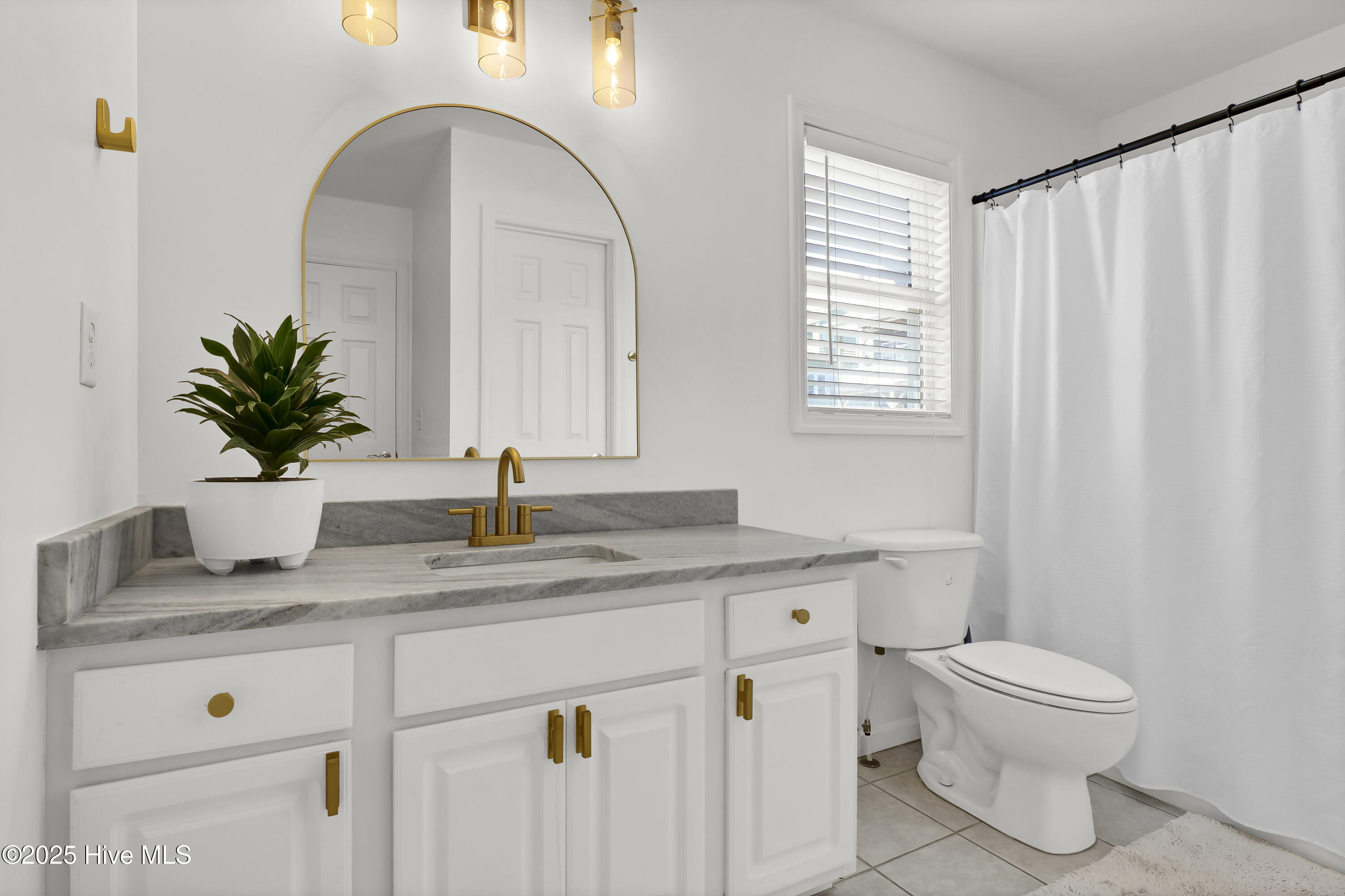 100521300 | Photo 21