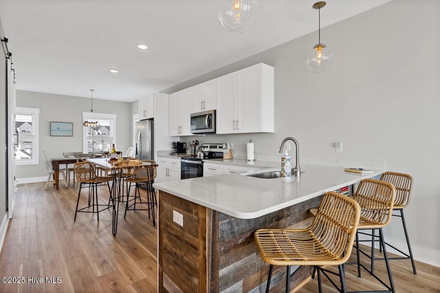 100543911 | Photo 25