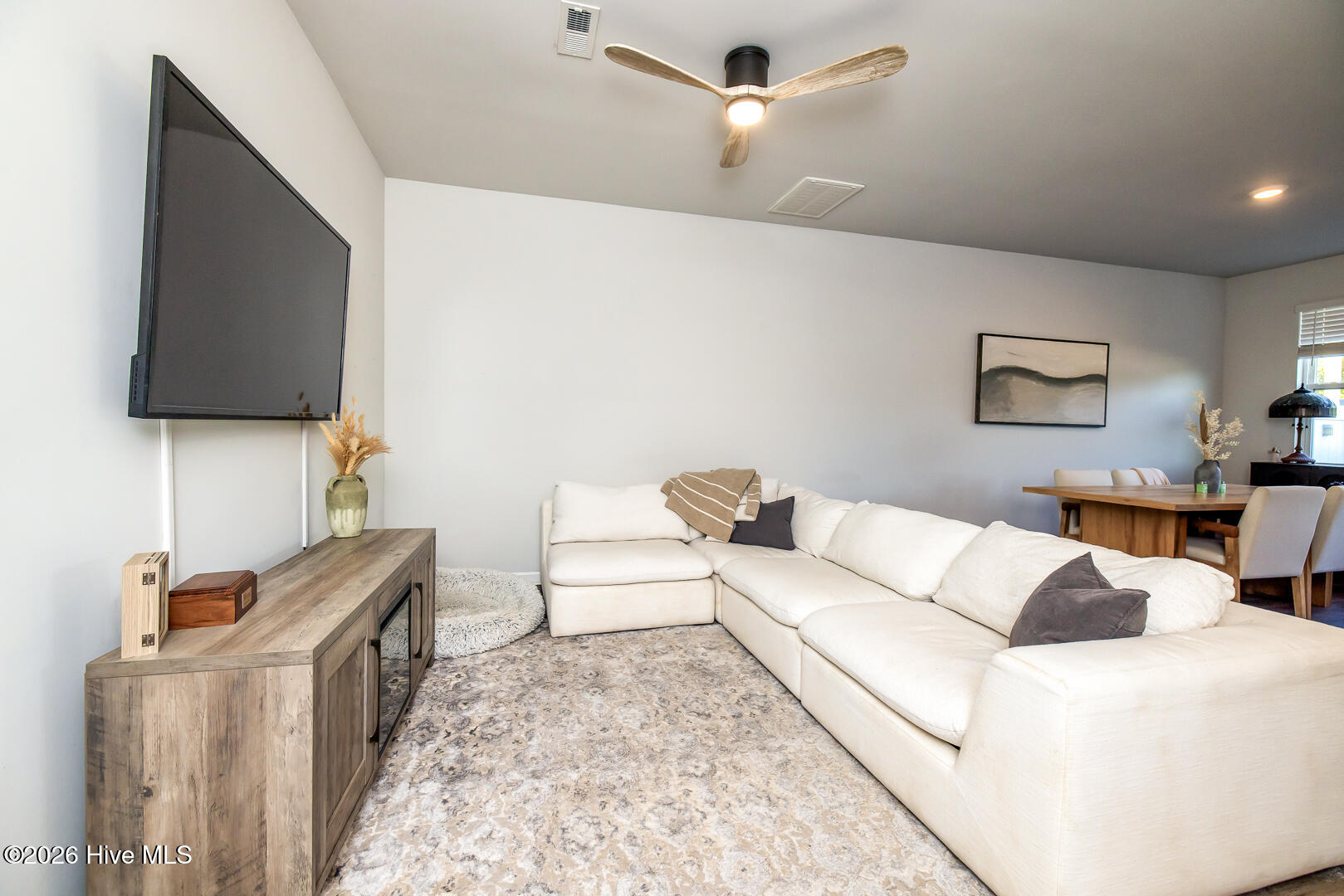 100570599 | Photo 11