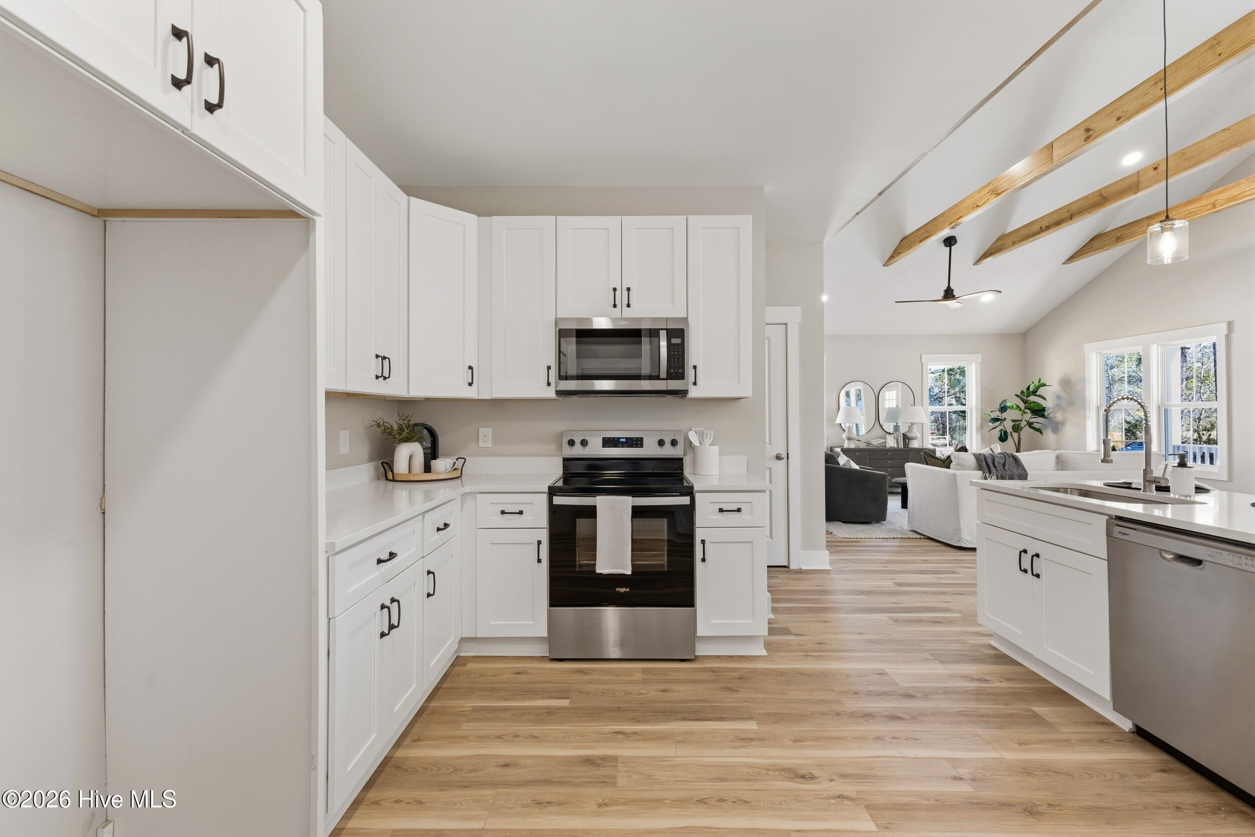 100557700 | Photo 22