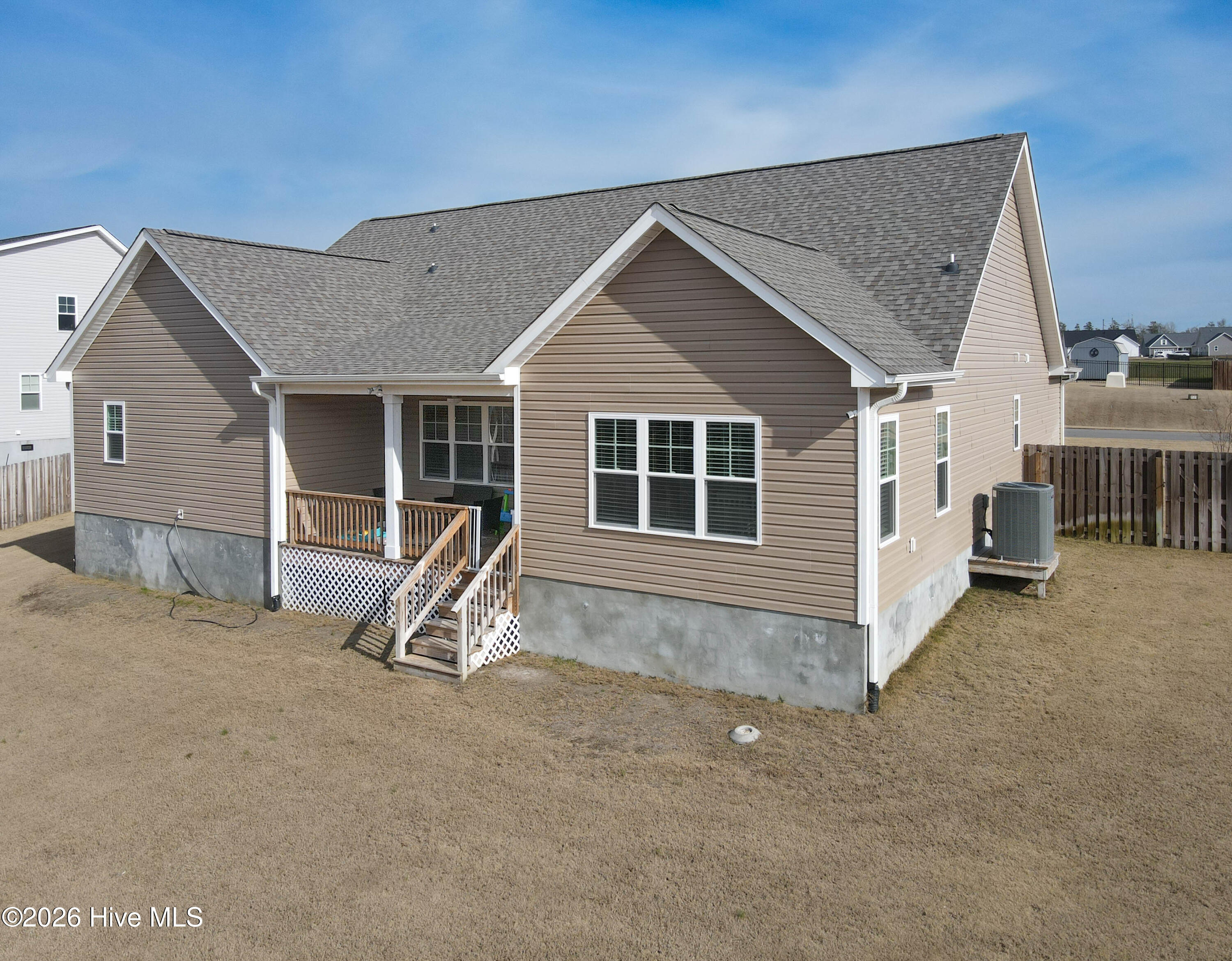 100560693 | Photo 75