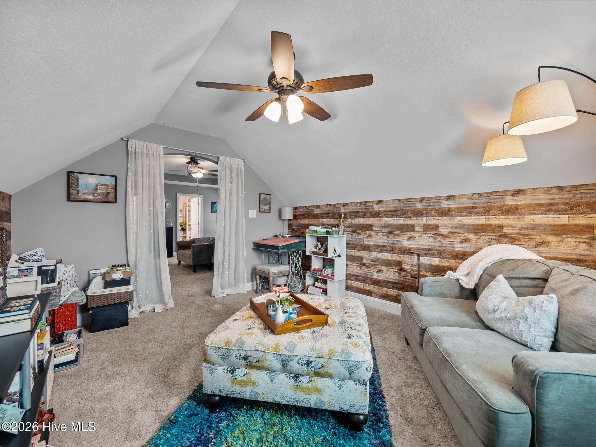 100554631 | Photo 42