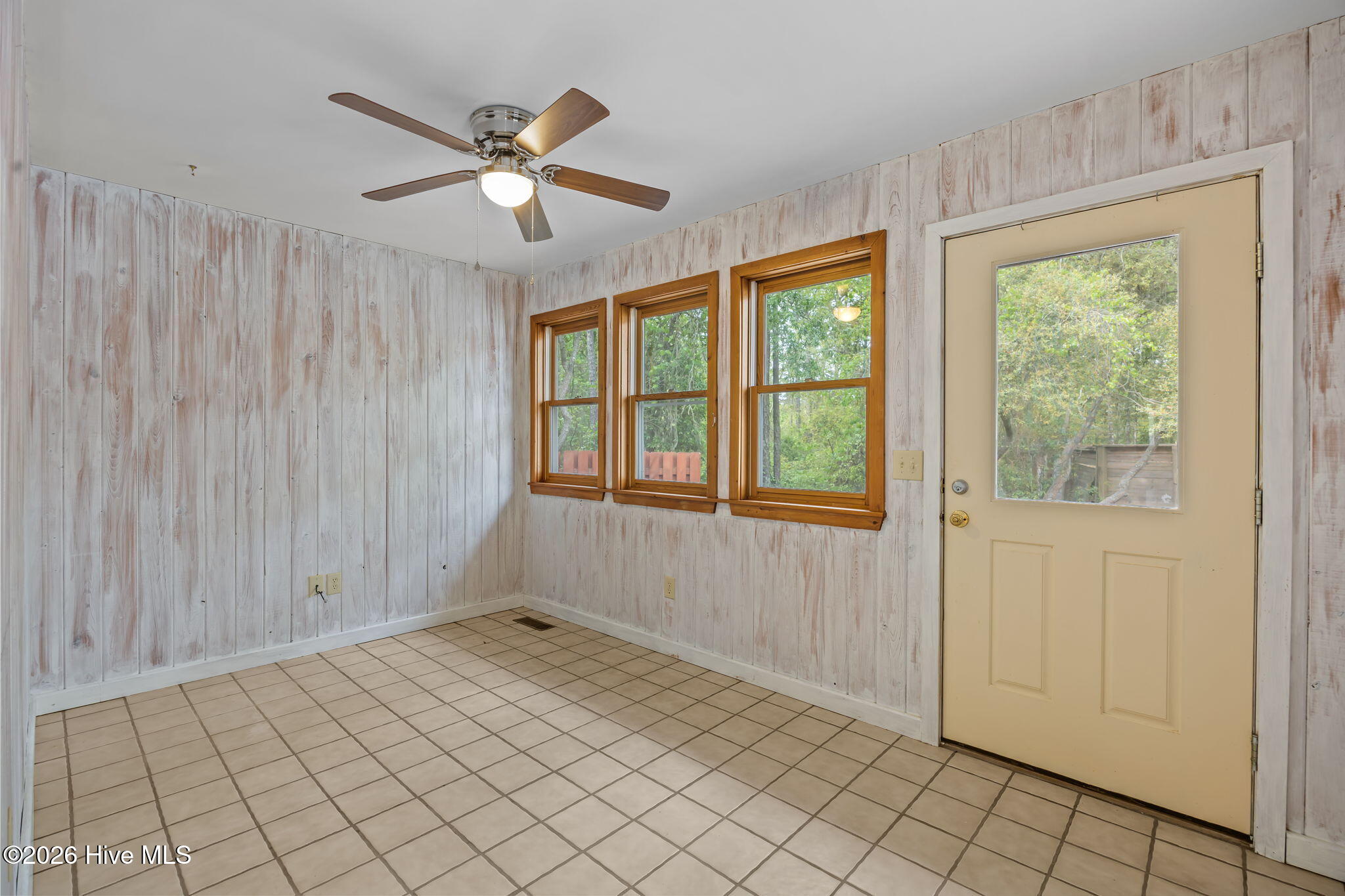 100565896 | Photo 30