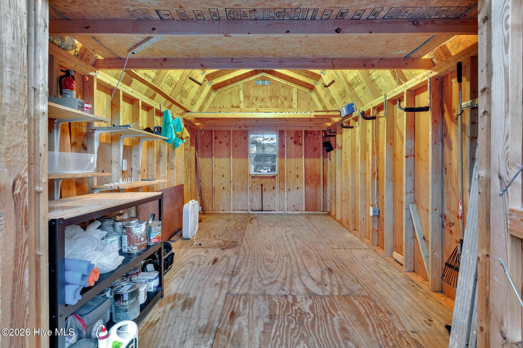 100548915 | Photo 24