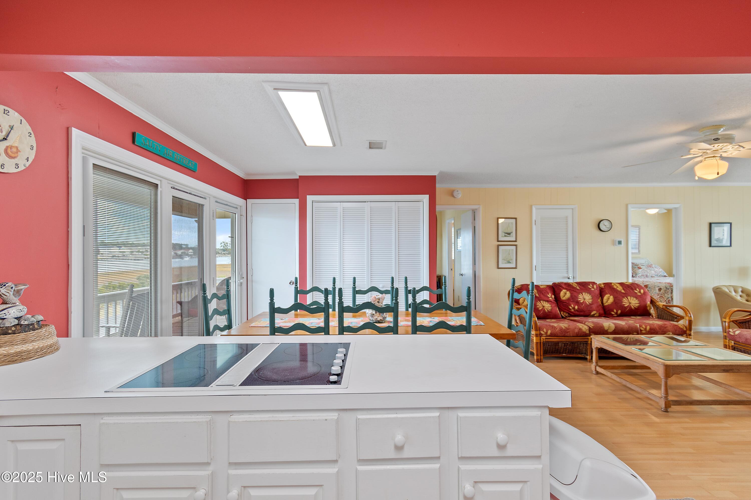 100543177 | Photo 23