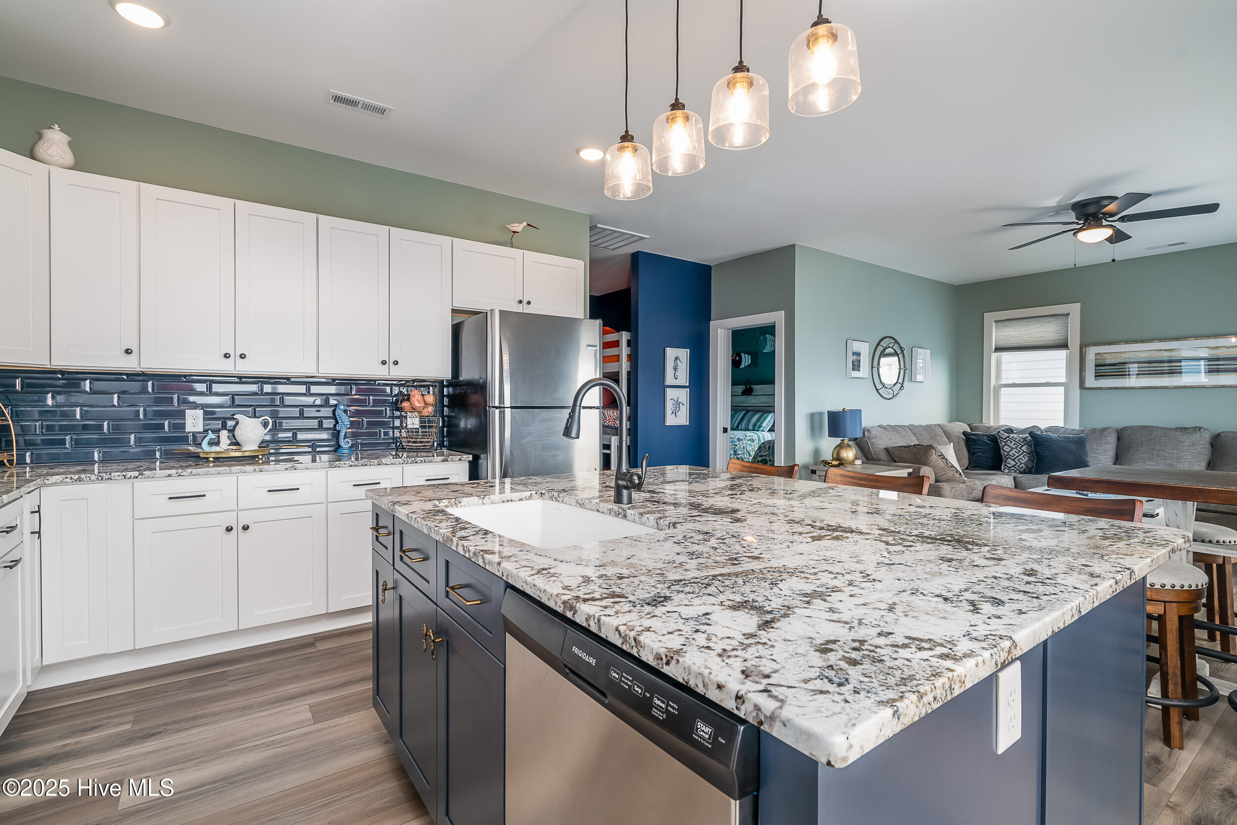 100524208 | Photo 31