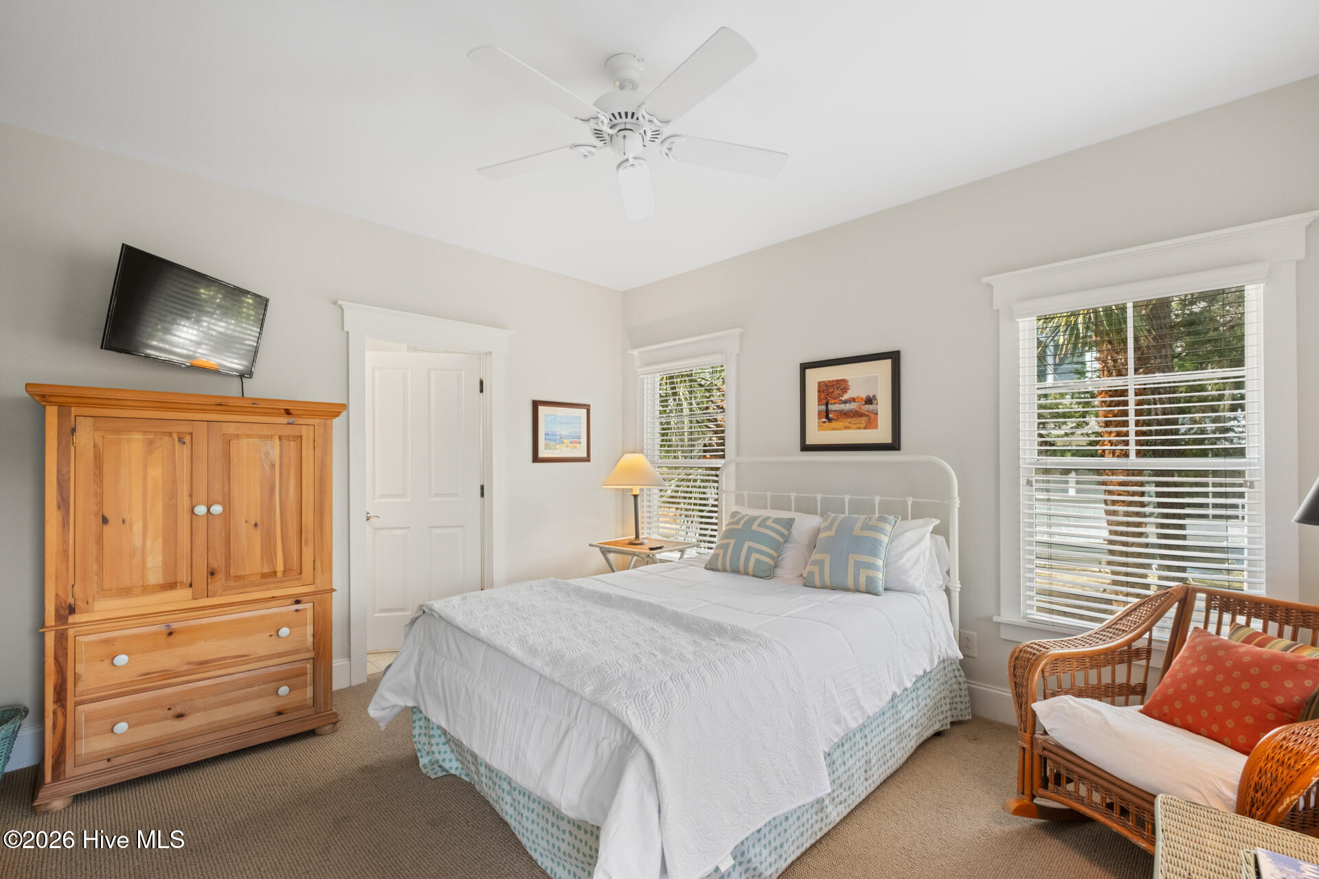 100567866 | Photo 25