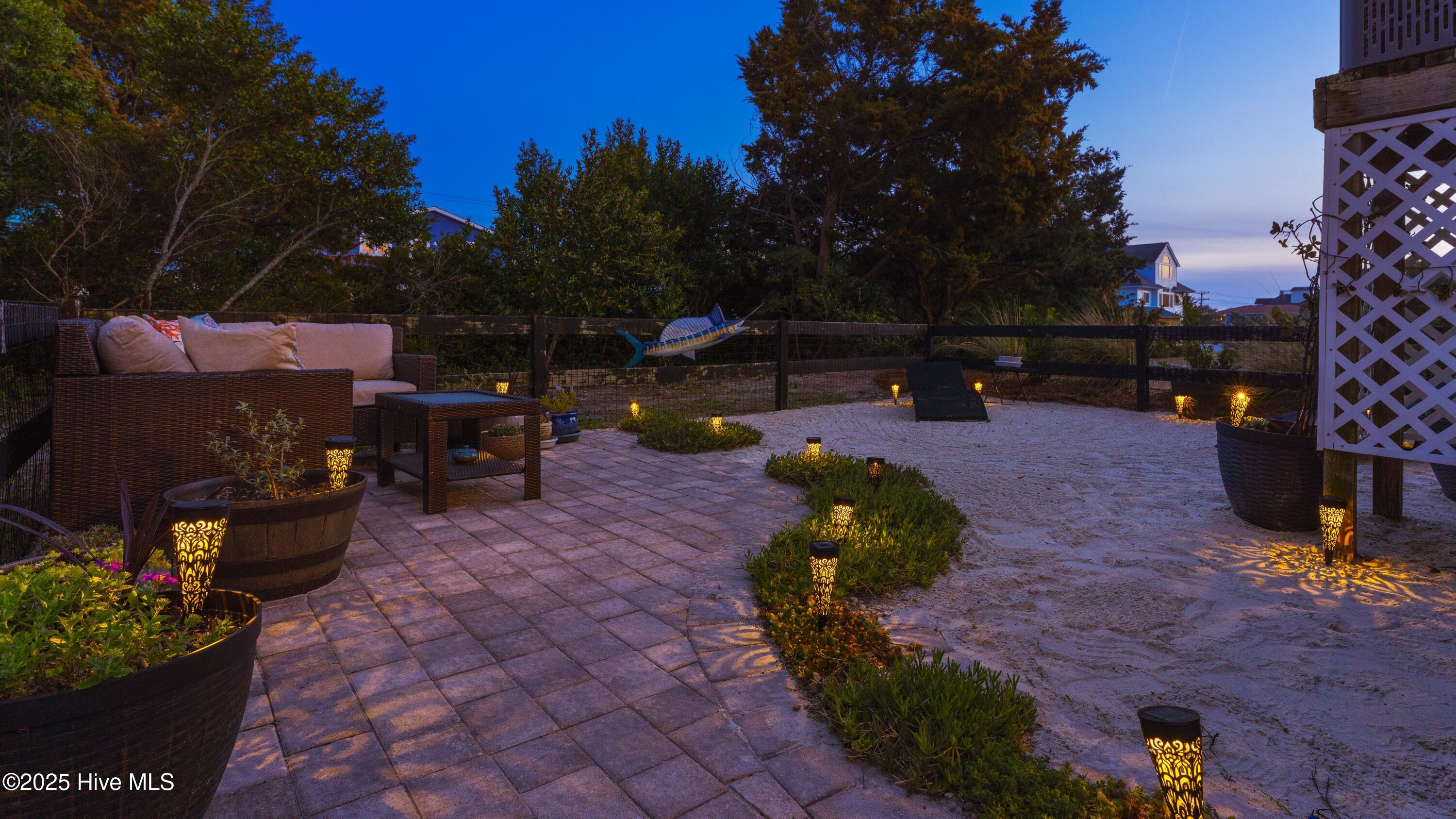 100532848 | Photo 46