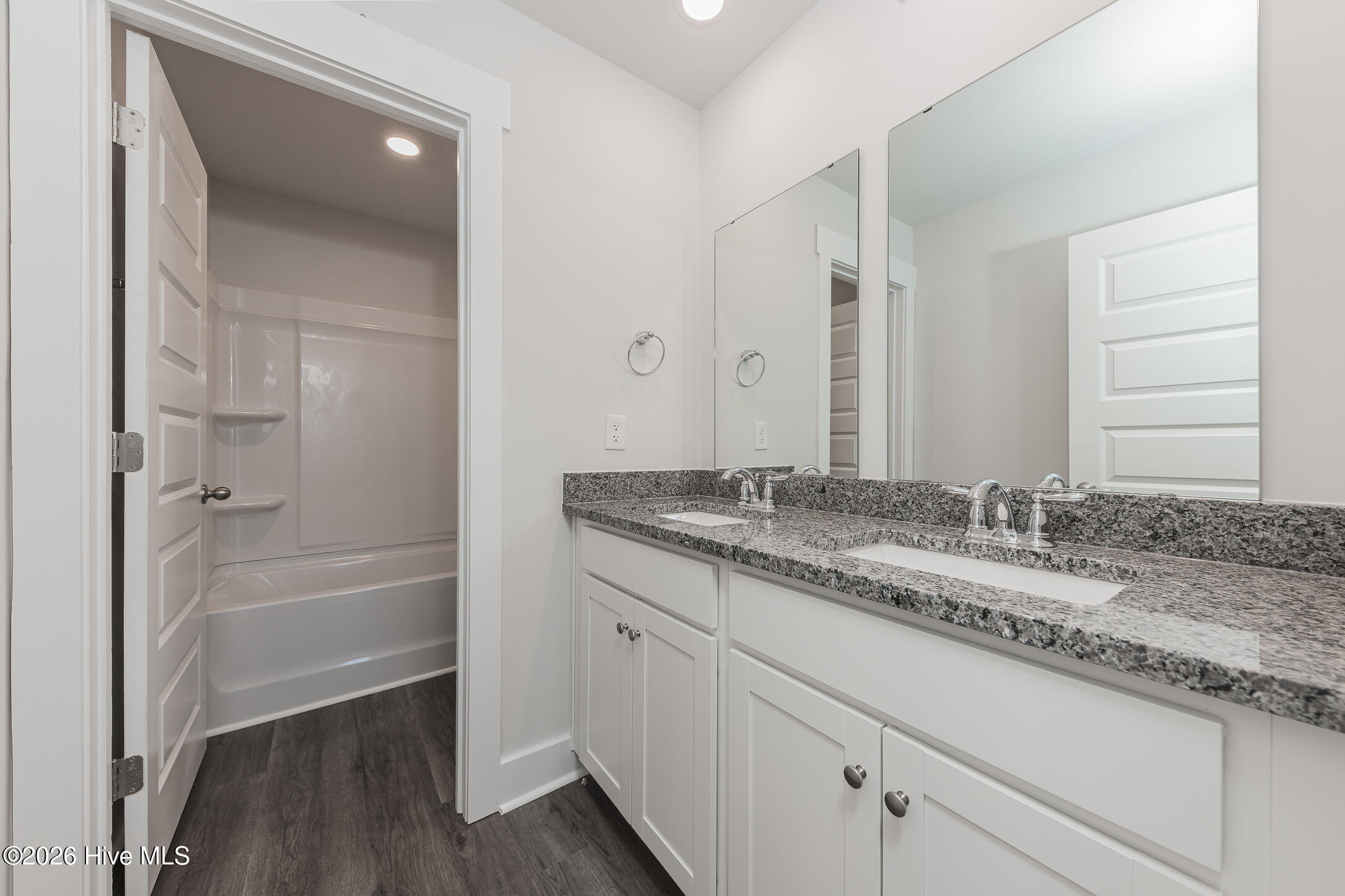 100547064 | Photo 32