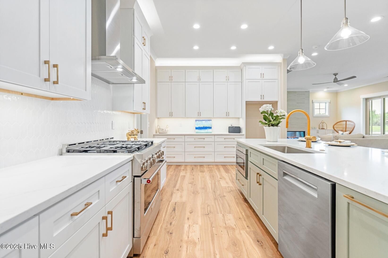 100550201 | Photo 10