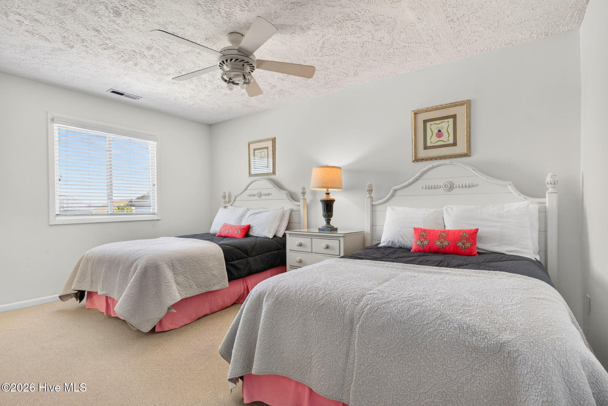 100566511 | Photo 36