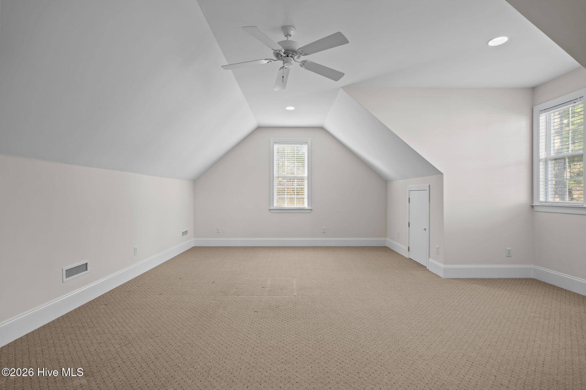 100552731 | Photo 49