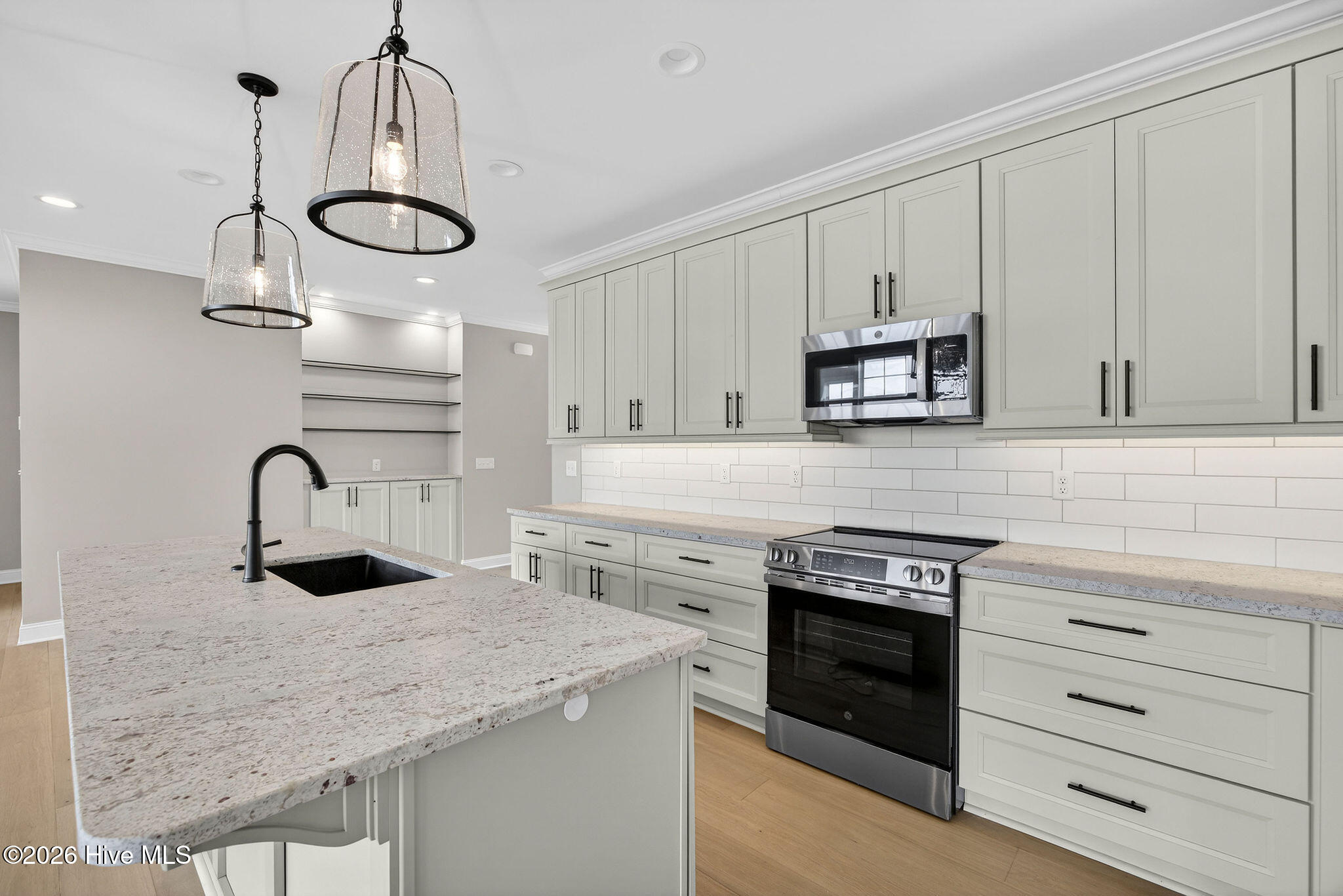 100542408 | Photo 30