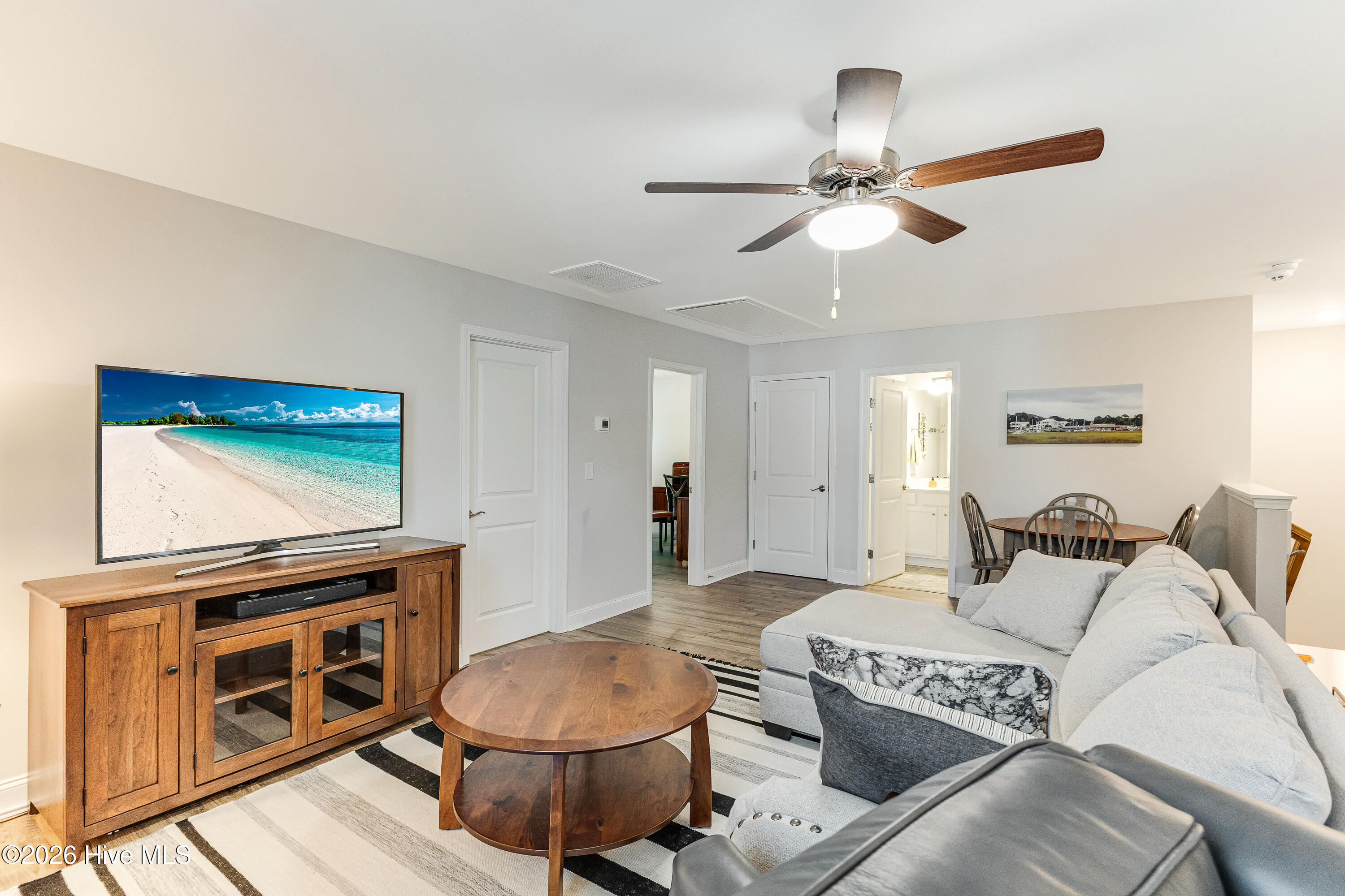 100565599 | Photo 19