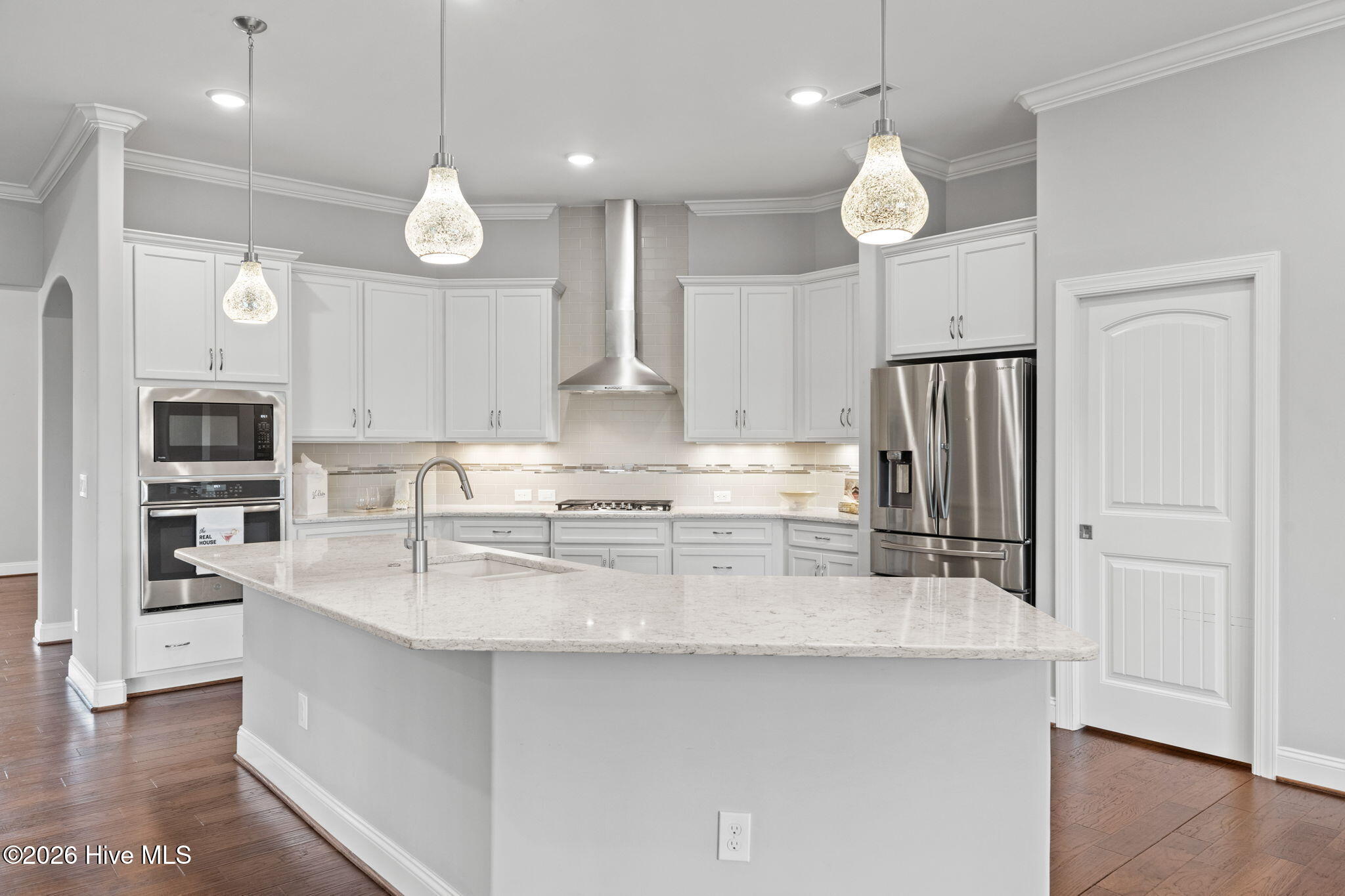 100566605 | Photo 19