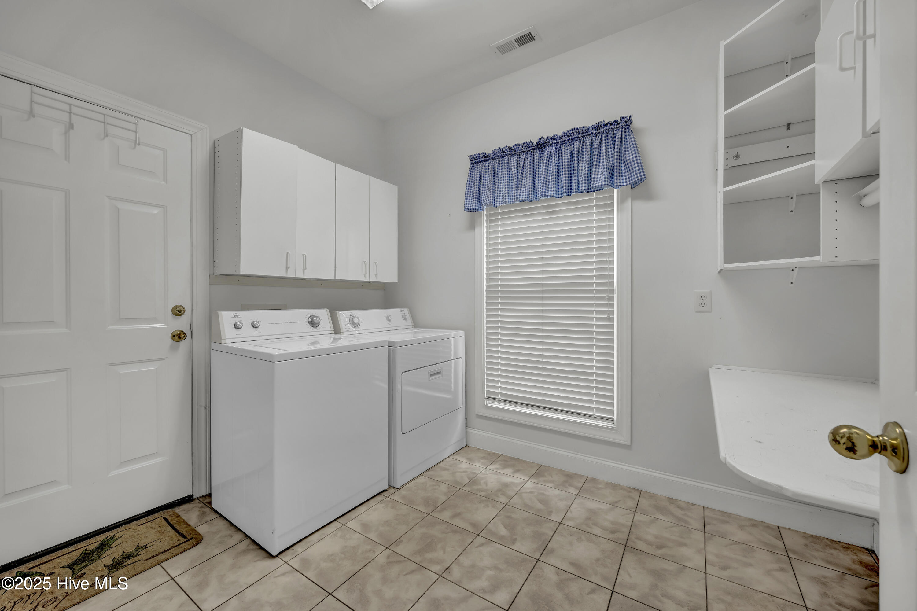 100530191 | Photo 26