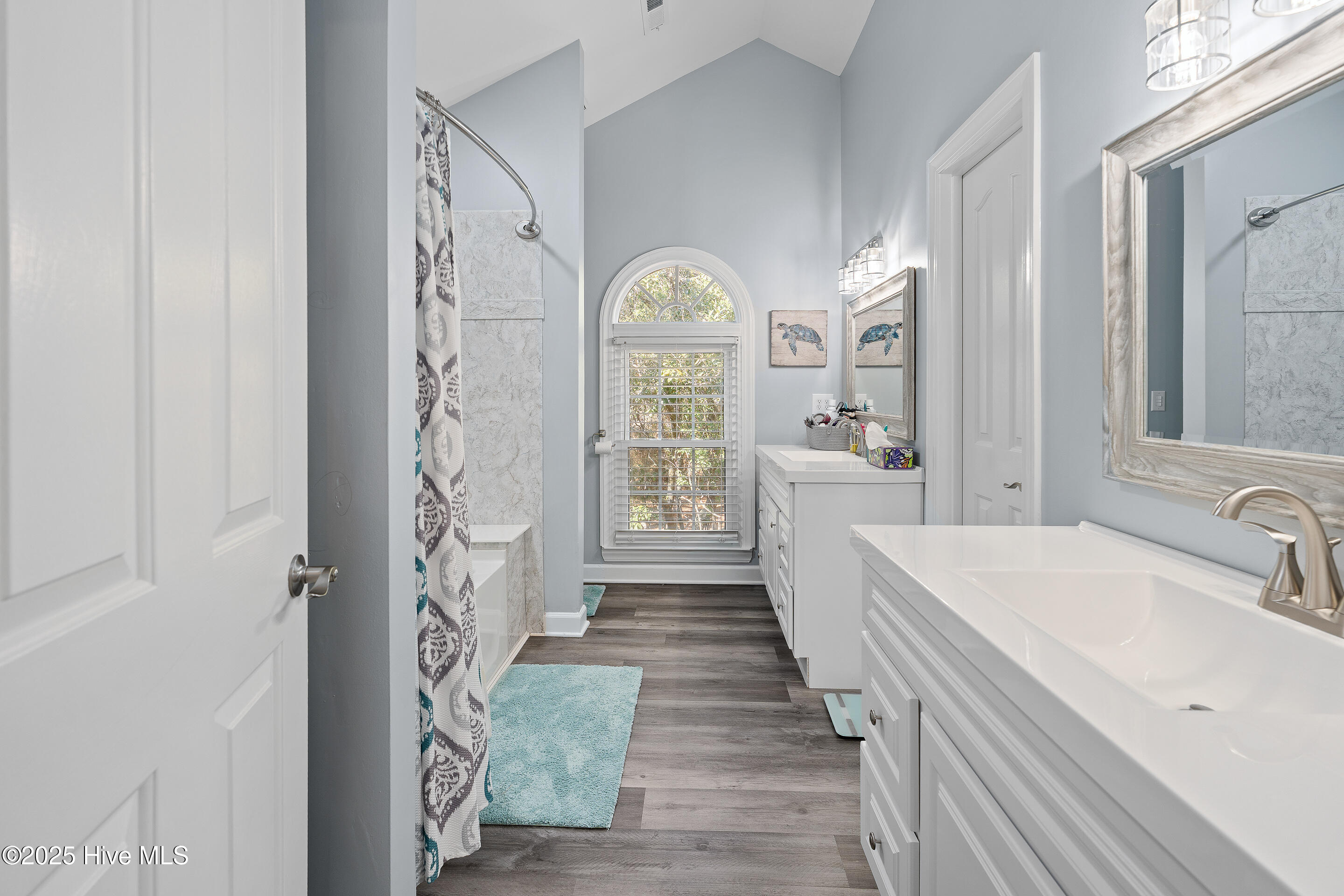 100542909 | Photo 34