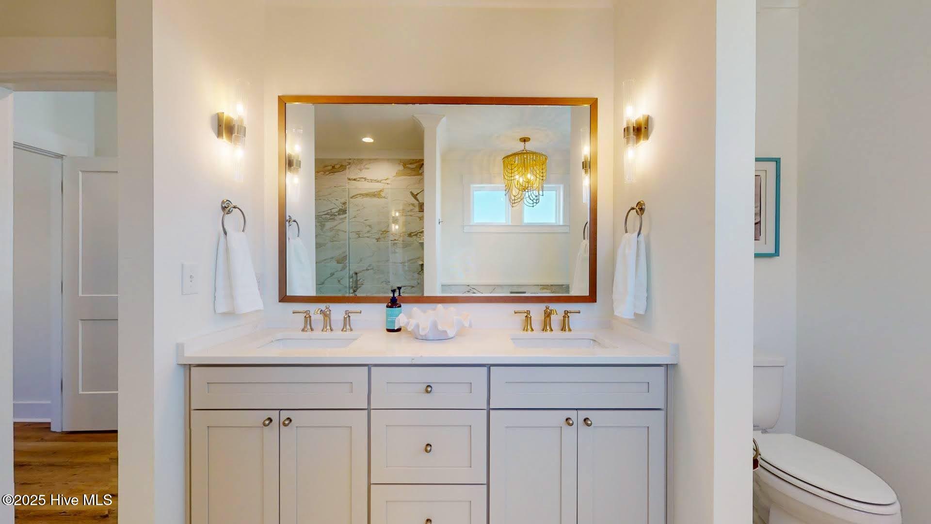 100560716 | Photo 56