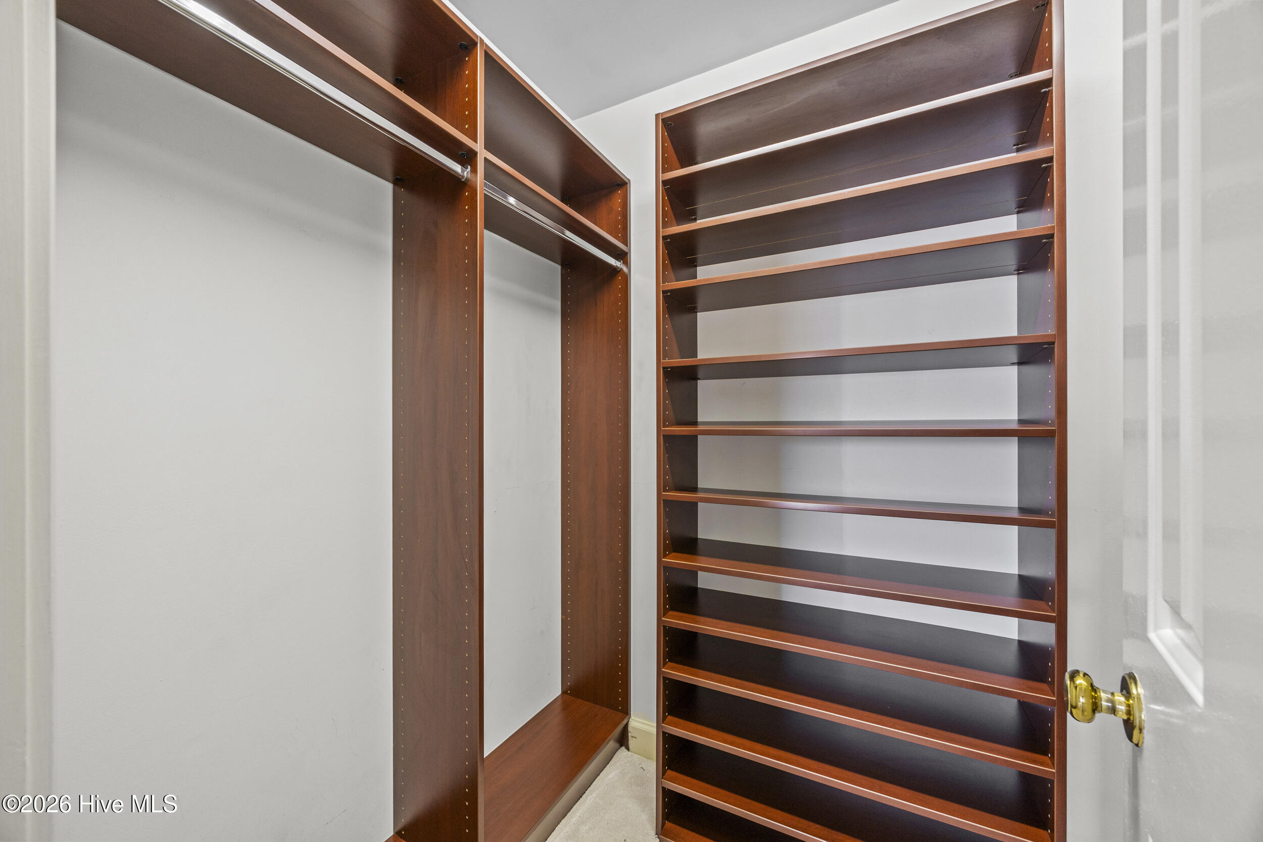 100560704 | Photo 46