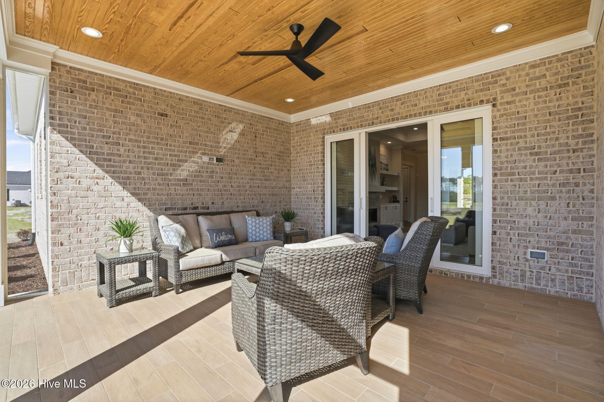 100537171 | Photo 22