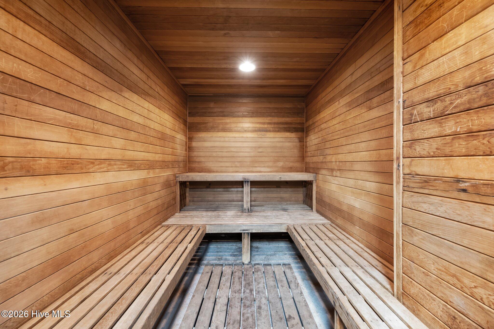 100565152 | Photo 25