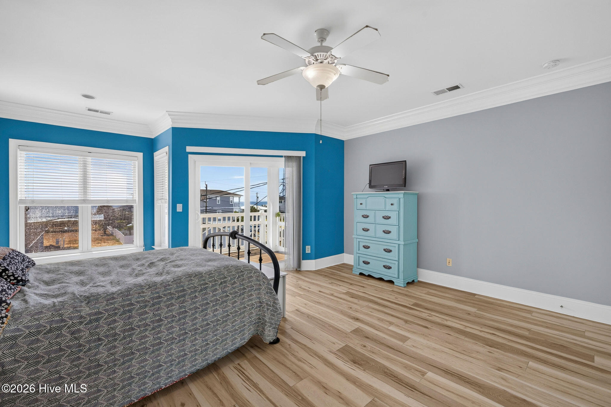 100584670 | Photo 16