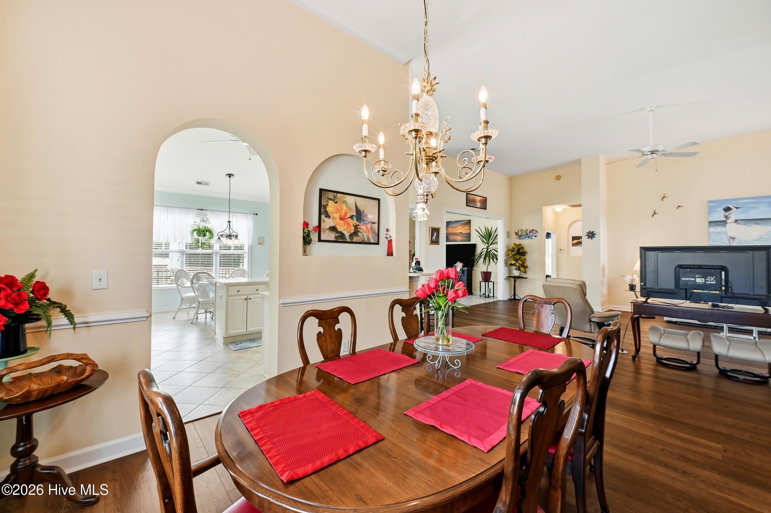 100553802 | Photo 18