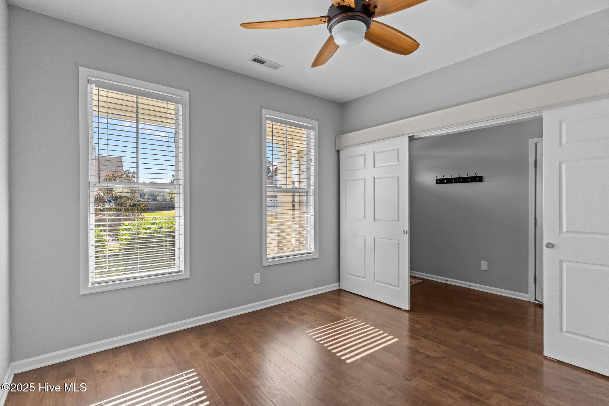 100536530 | Photo 37