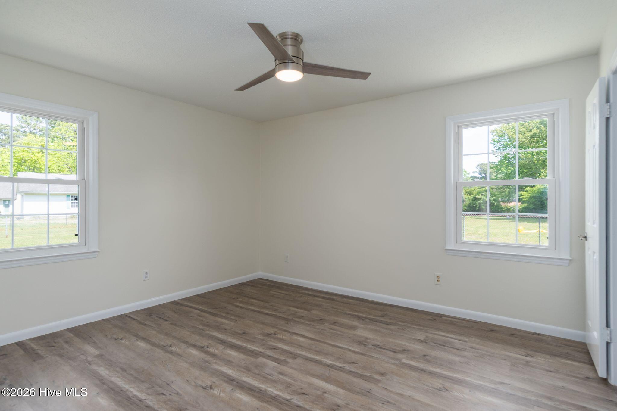 100568369 | Photo 33