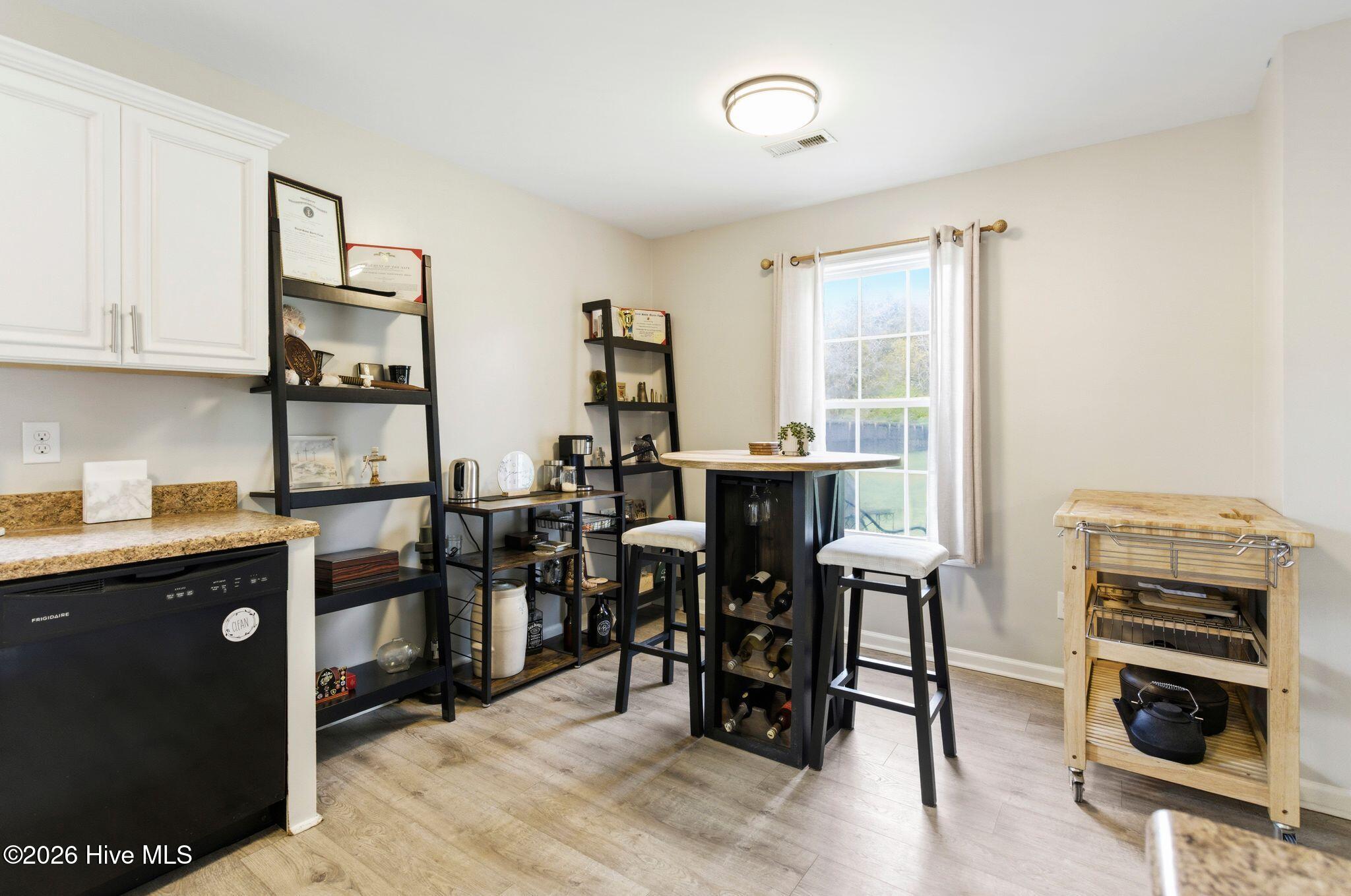 100563637 | Photo 12