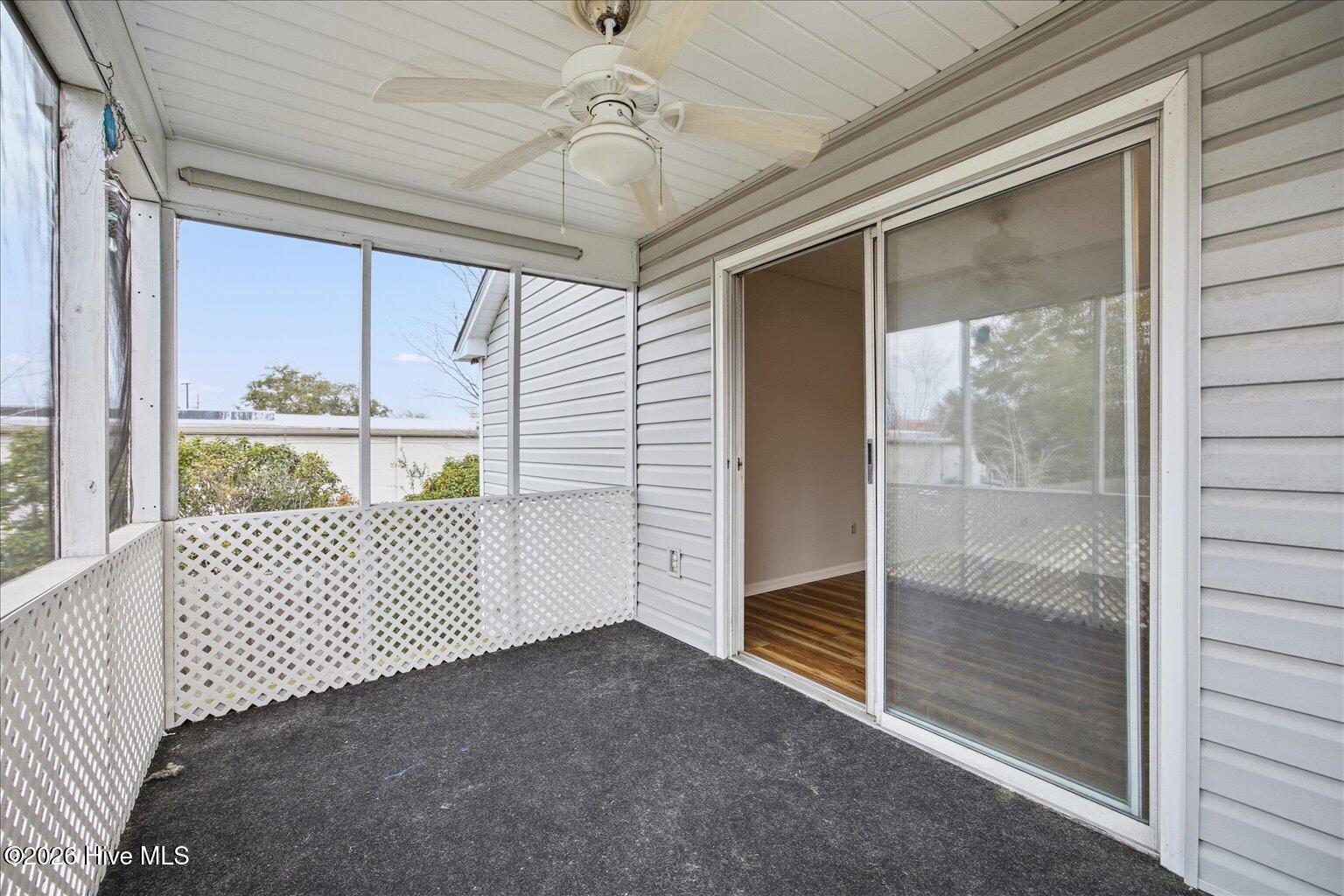 100548527 | Photo 15