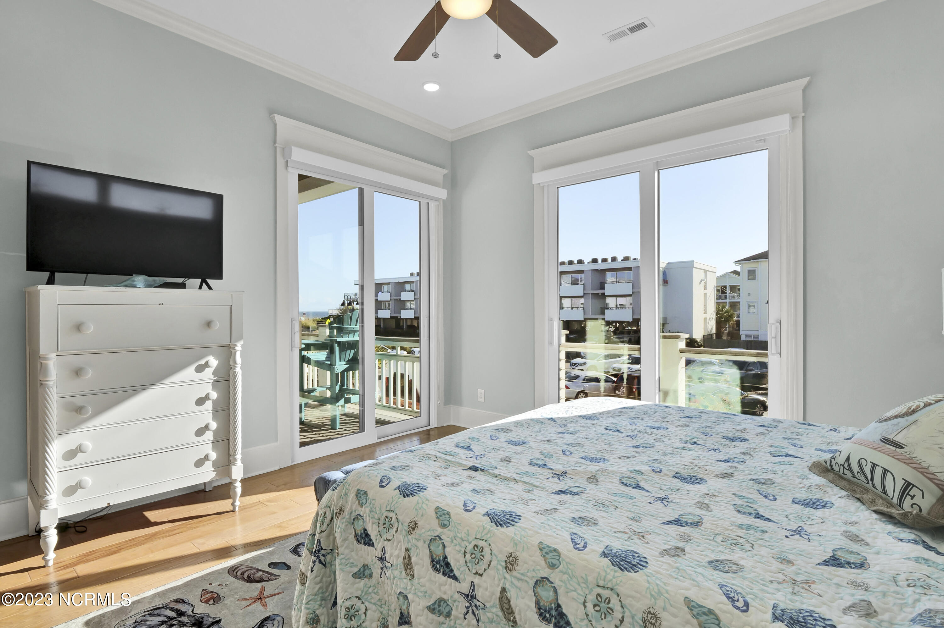 100550816 | Photo 33