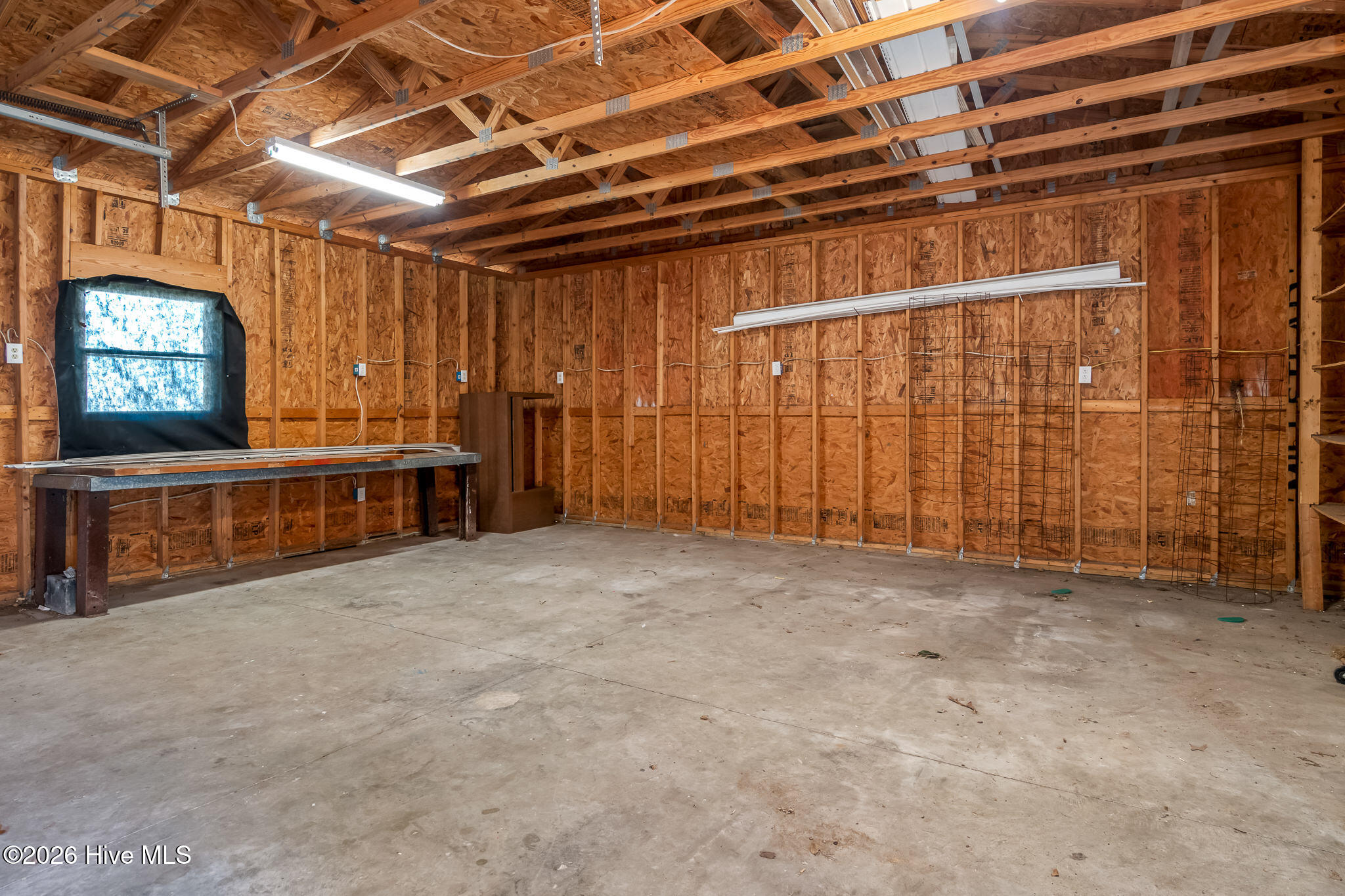 100564681 | Photo 32