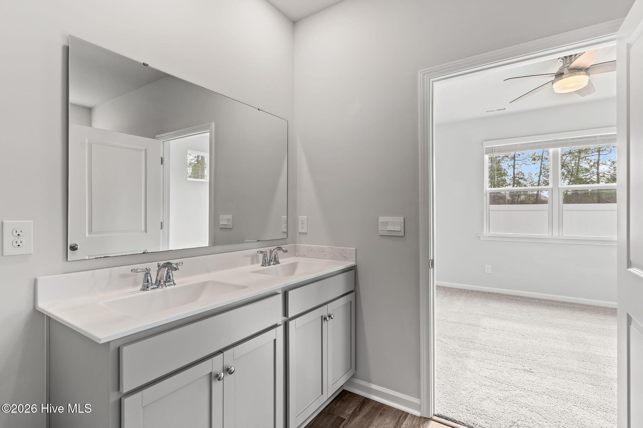 100563227 | Photo 23