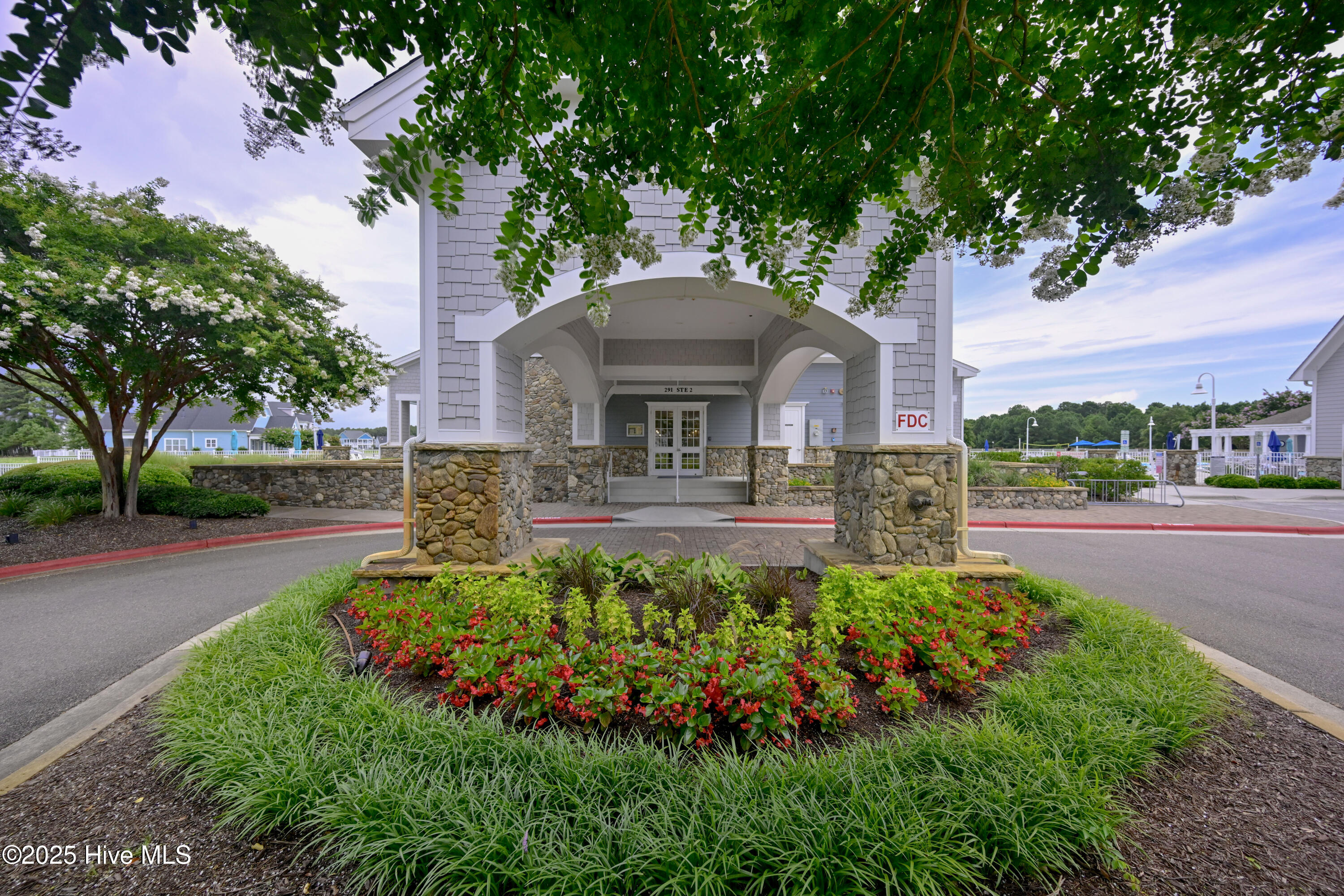 100523770 | Photo 88