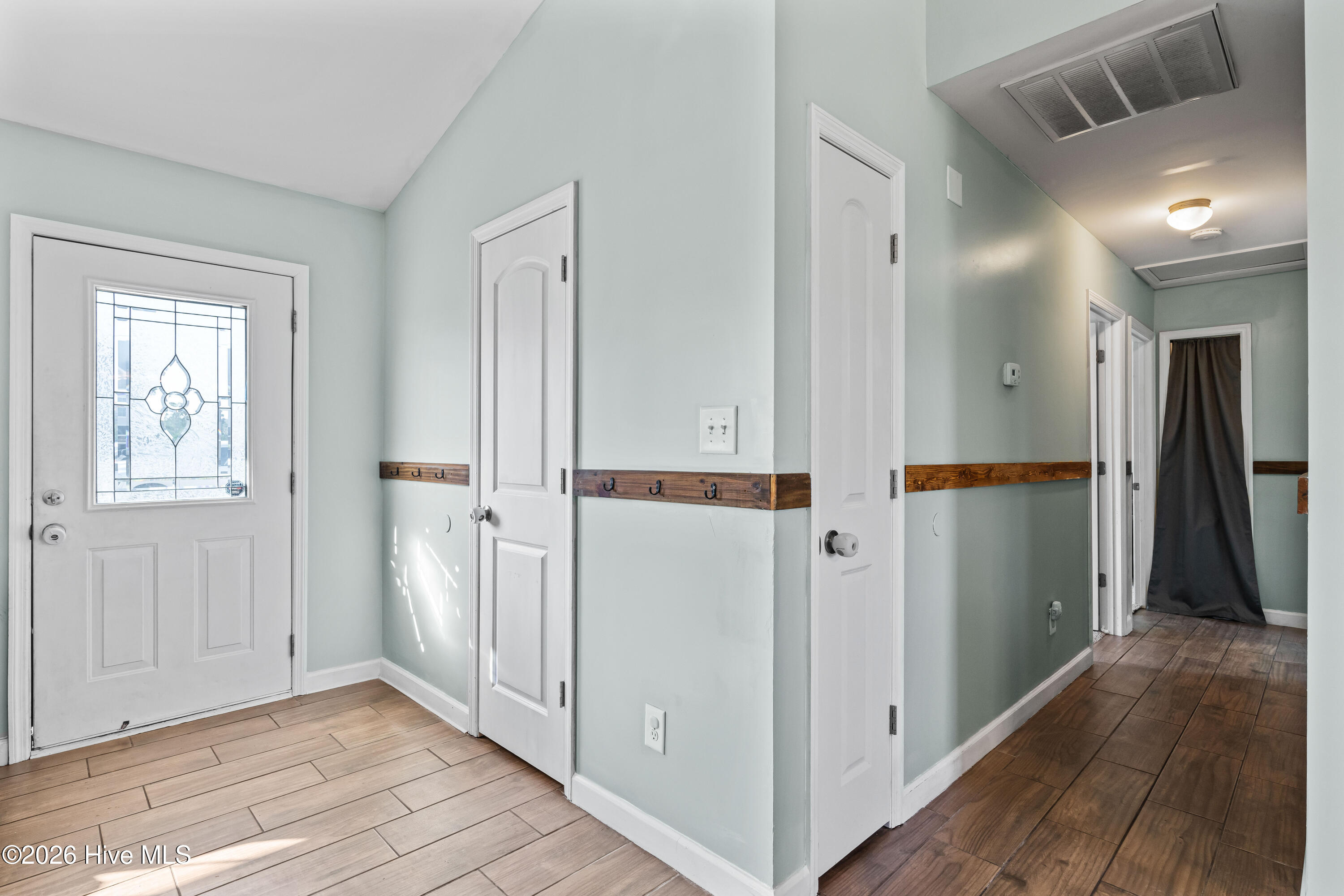 100562954 | Photo 11