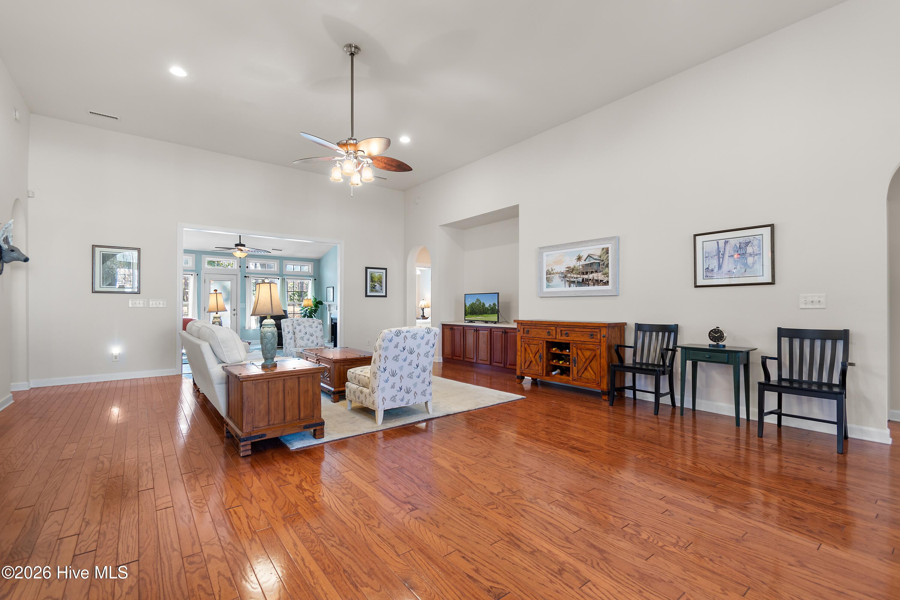 100549811 | Photo 11