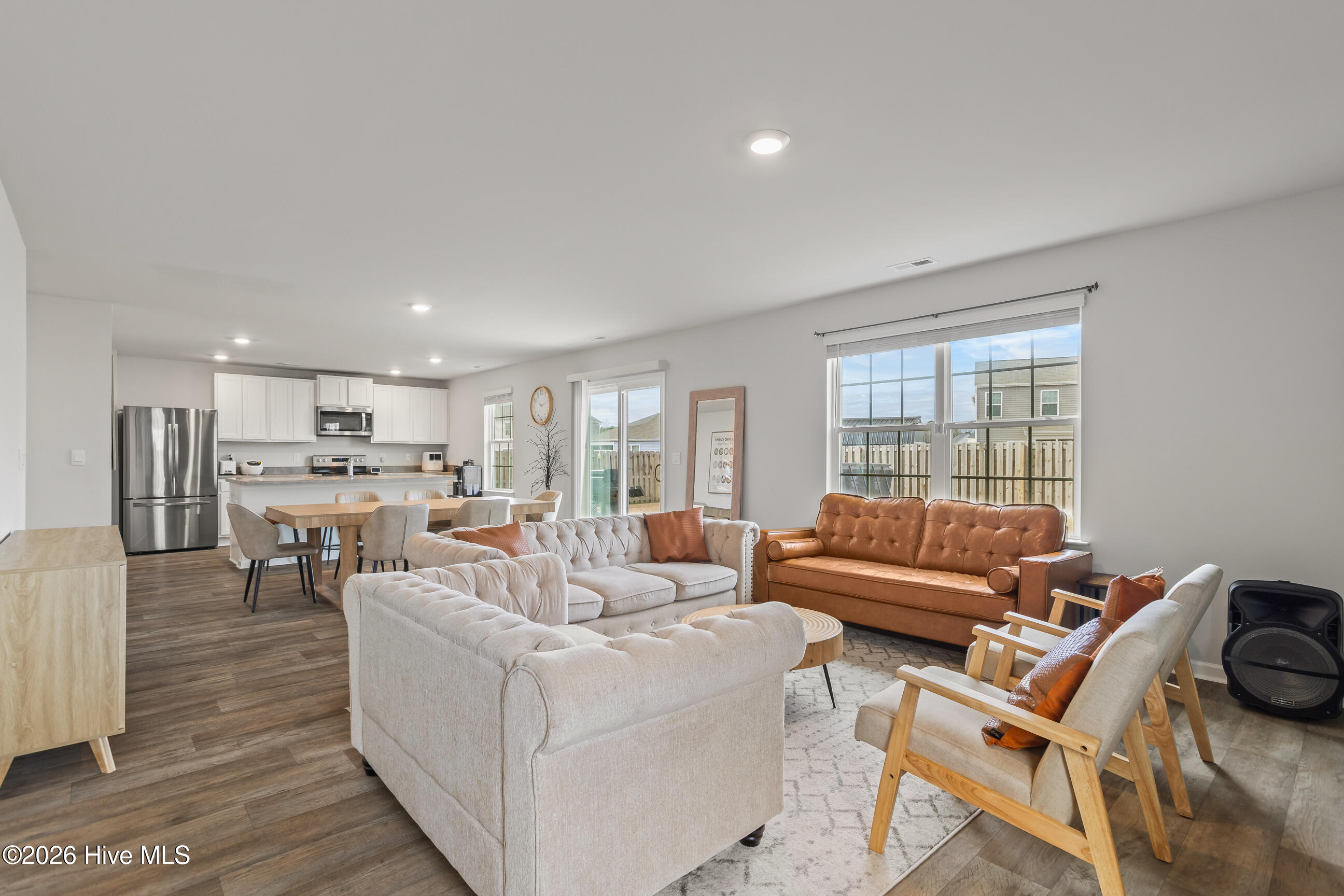 100549740 | Photo 11