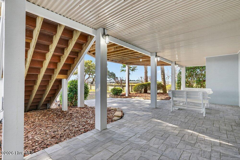 100563942 | Photo 51