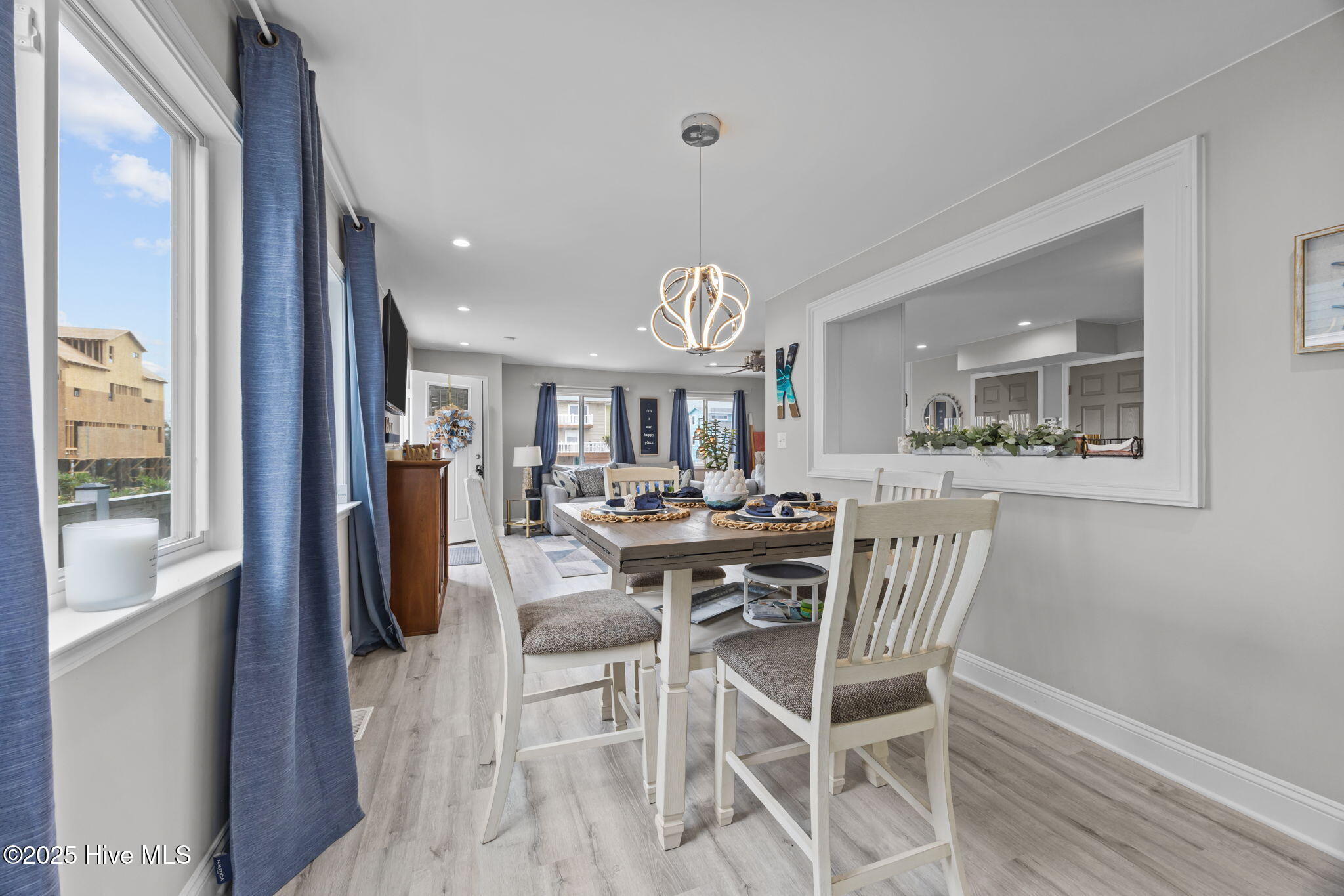 100530225 | Photo 18