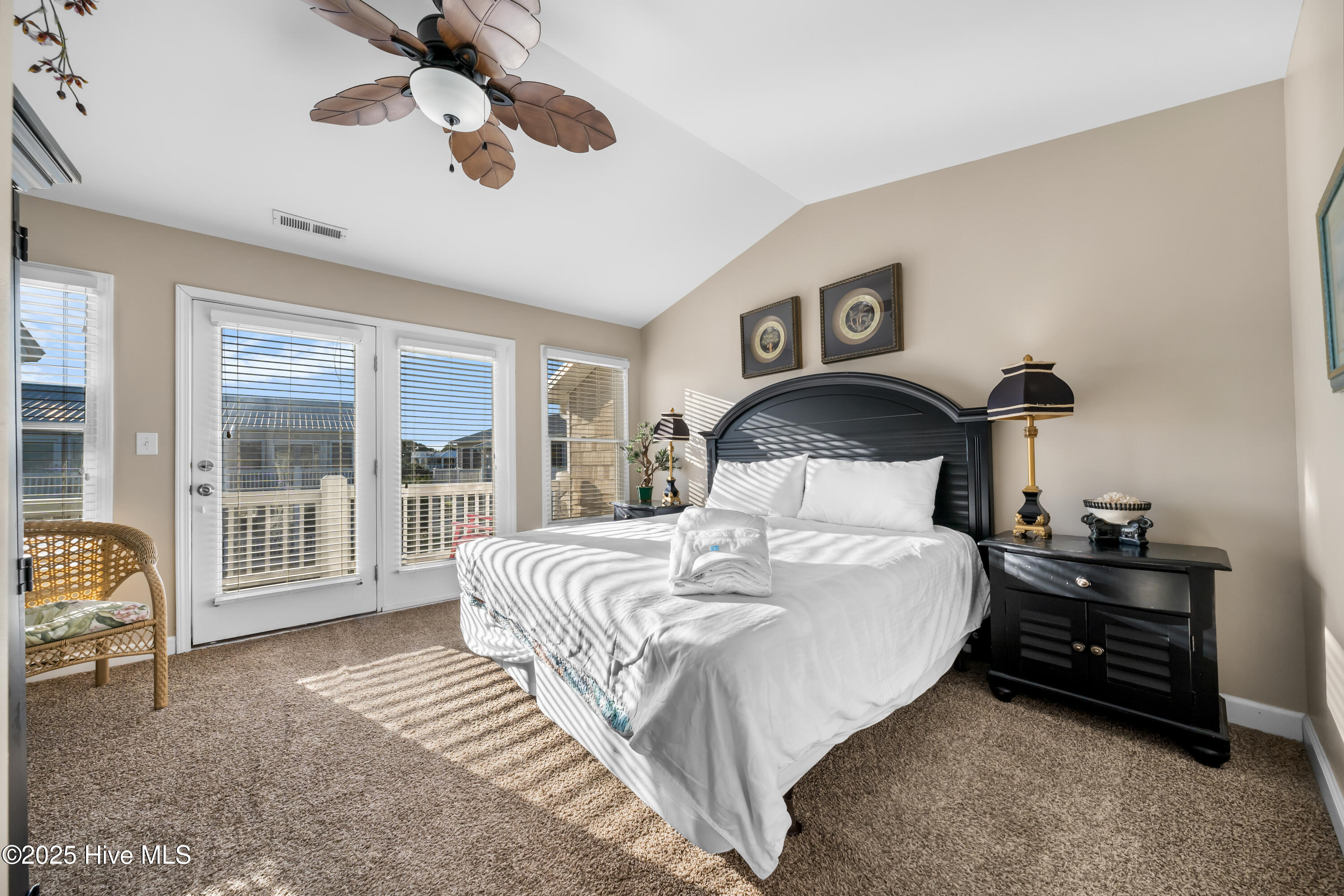 100532261 | Photo 42