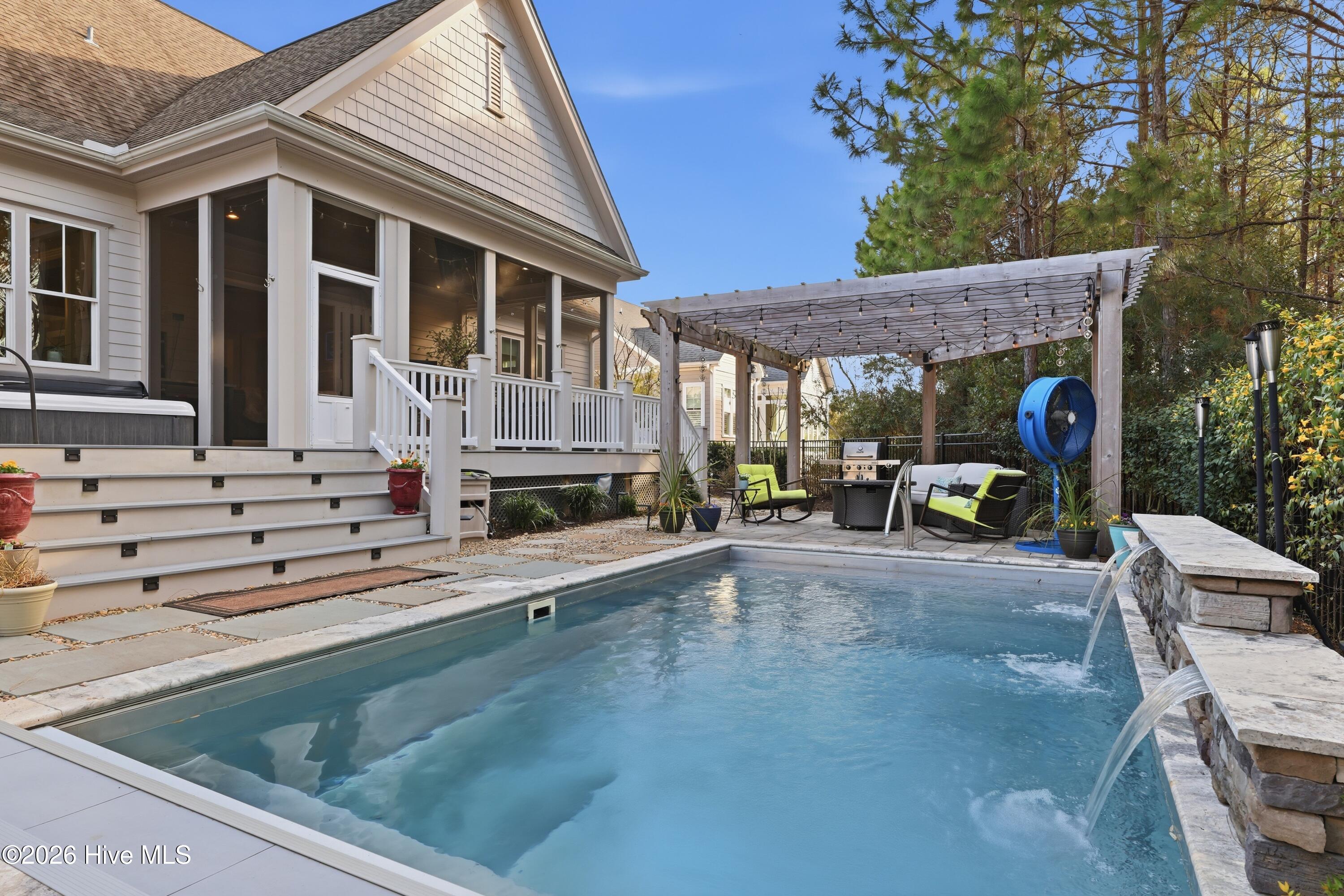 100560697 | Photo 22