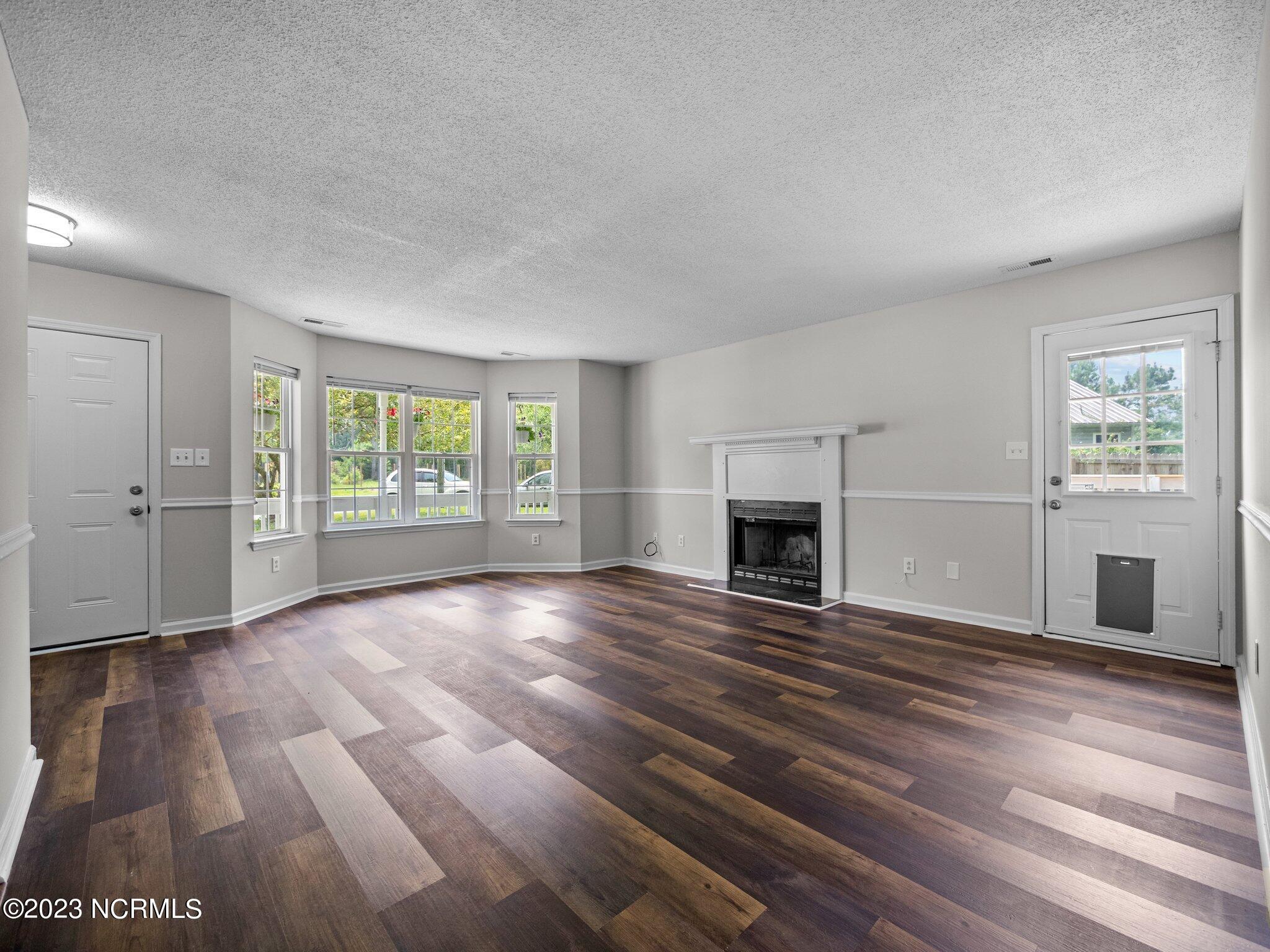 100556244 | Photo 17