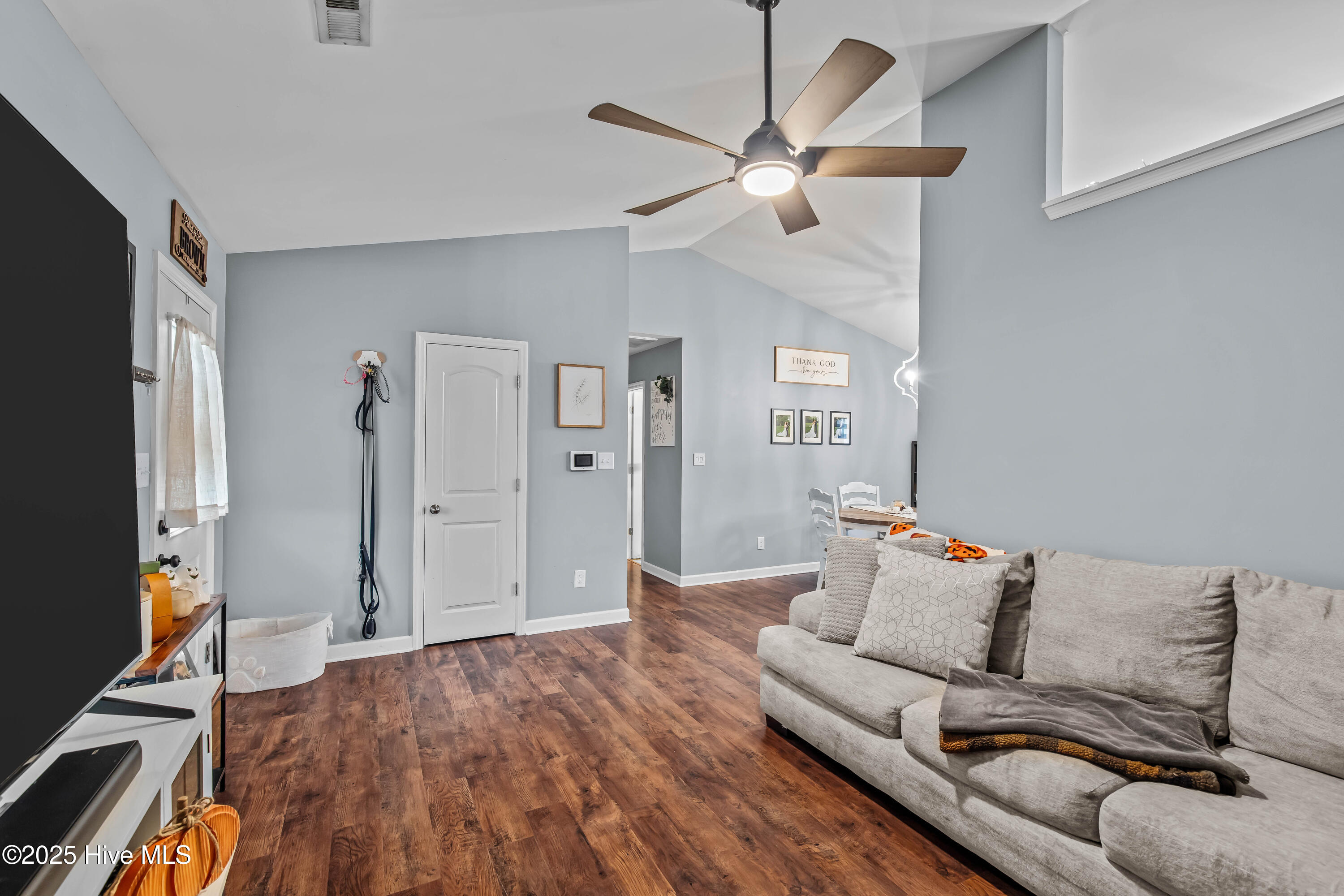 100534497 | Photo 10